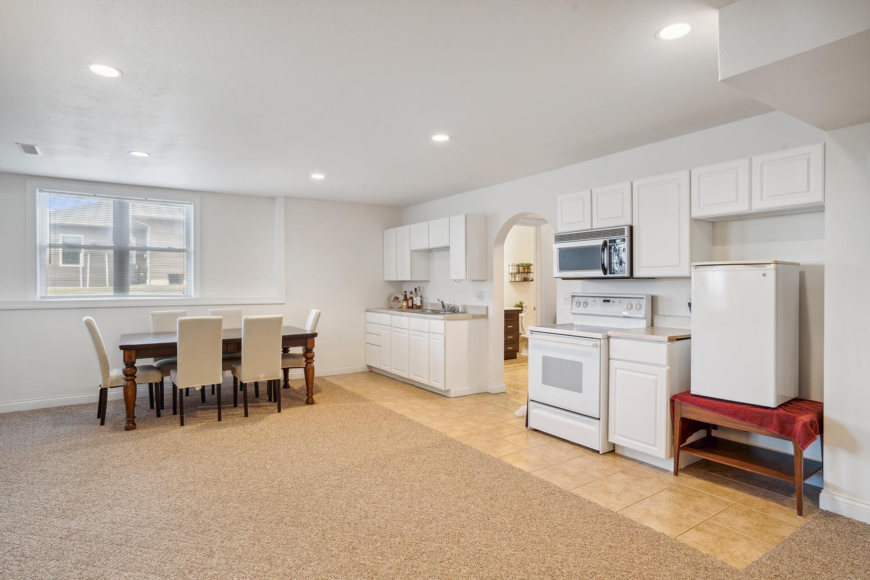 Independence, Iowa 50644, United States, 4 Bedrooms Bedrooms, ,3 BathroomsBathrooms,Residential,Pending,26770