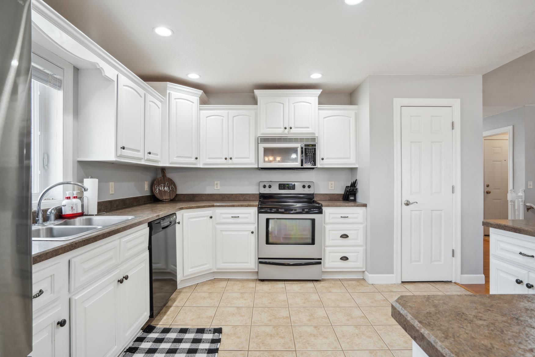 Independence, Iowa 50644, United States, 4 Bedrooms Bedrooms, ,3 BathroomsBathrooms,Residential,Pending,26770