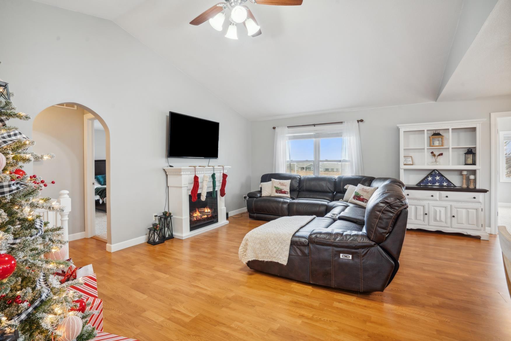 Independence, Iowa 50644, United States, 4 Bedrooms Bedrooms, ,3 BathroomsBathrooms,Residential,Pending,26770