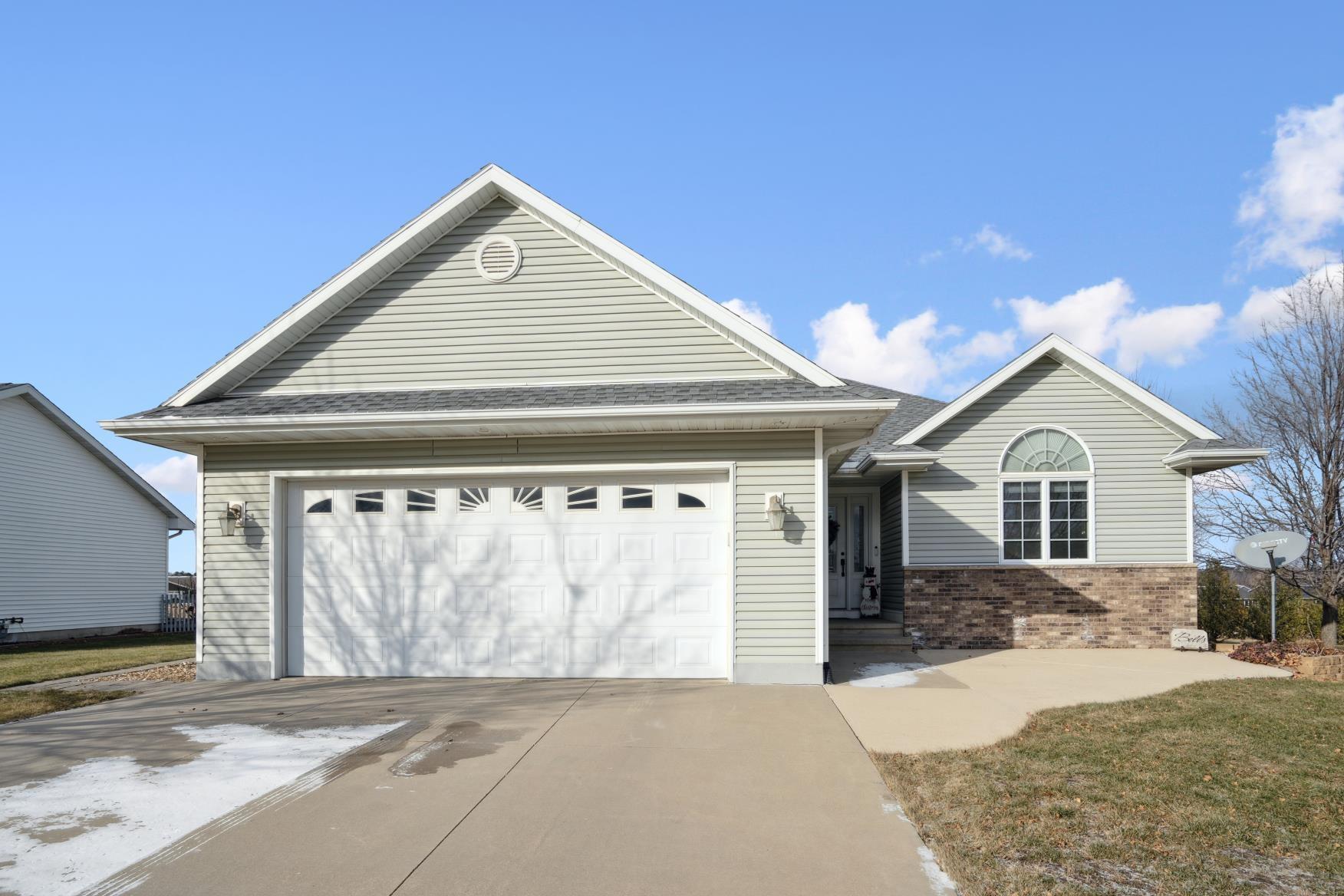 Independence, Iowa 50644, United States, 4 Bedrooms Bedrooms, ,3 BathroomsBathrooms,Residential,Pending,26770