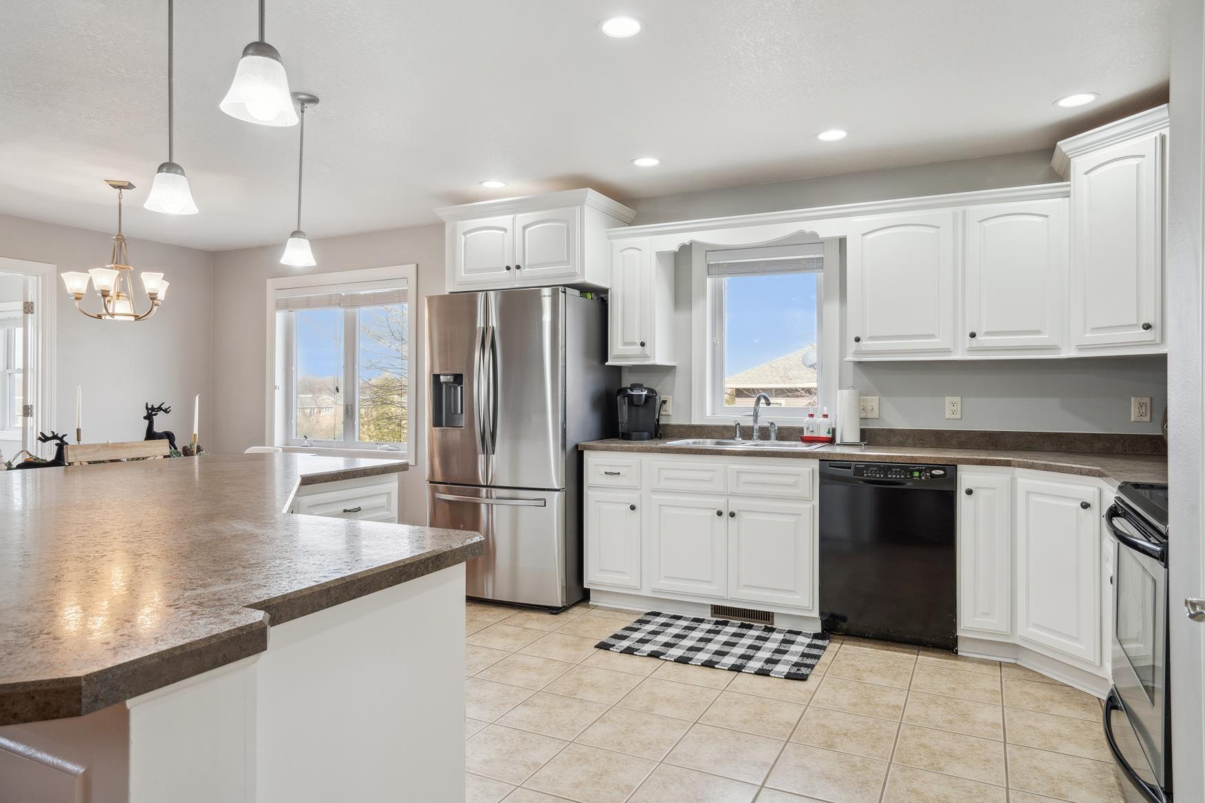 Independence, Iowa 50644, United States, 4 Bedrooms Bedrooms, ,3 BathroomsBathrooms,Residential,Pending,26770