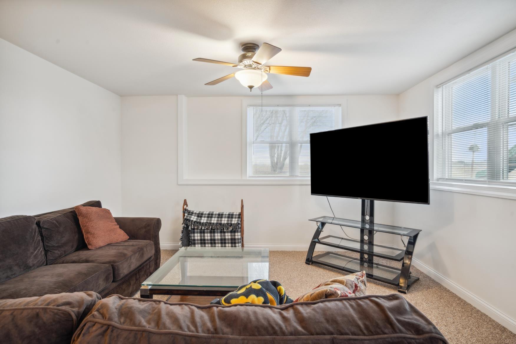 Independence, Iowa 50644, United States, 4 Bedrooms Bedrooms, ,3 BathroomsBathrooms,Residential,Pending,26770