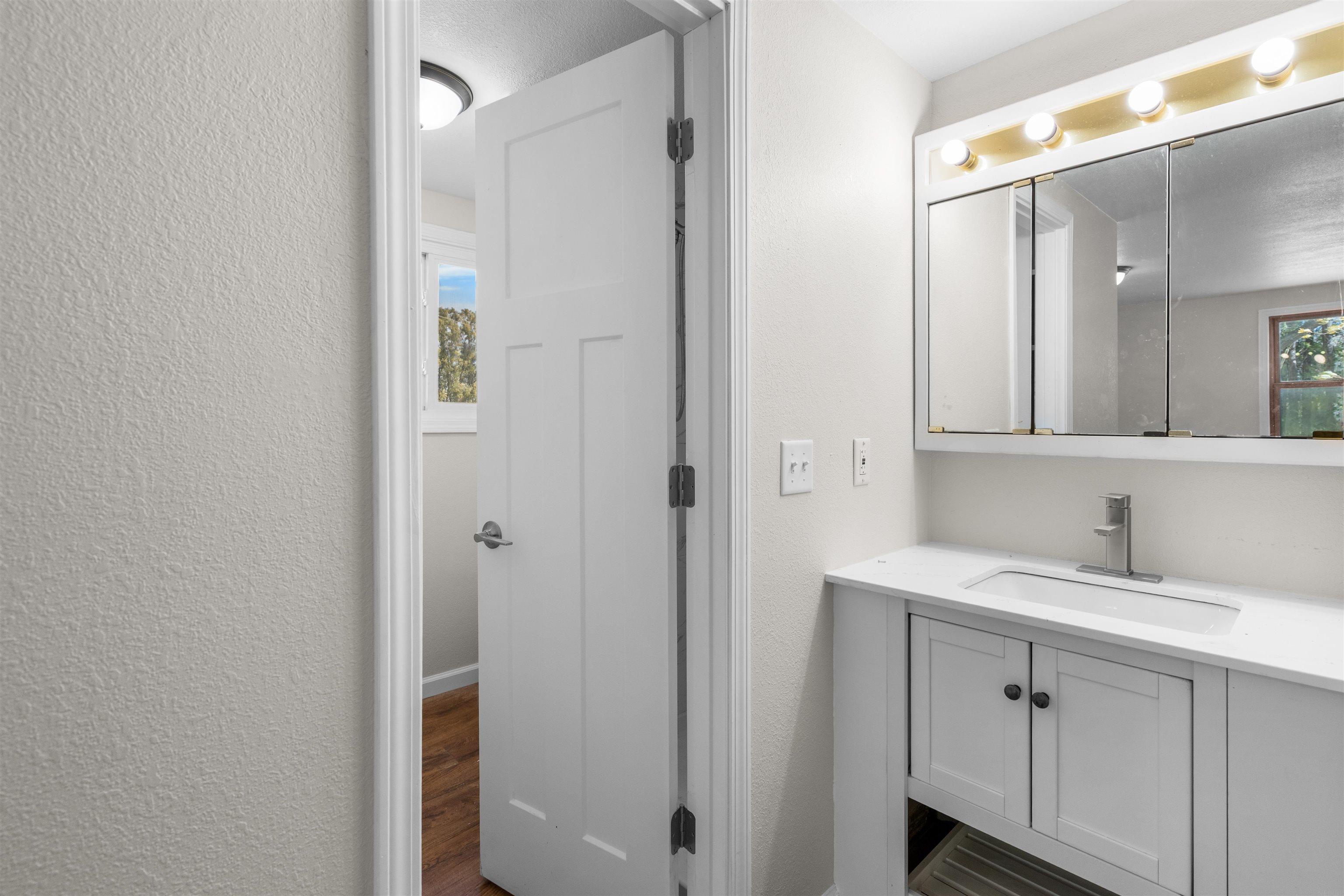 Dunkerton, Iowa 50626, United States, 3 Bedrooms Bedrooms, ,2 BathroomsBathrooms,Residential,Active,242146