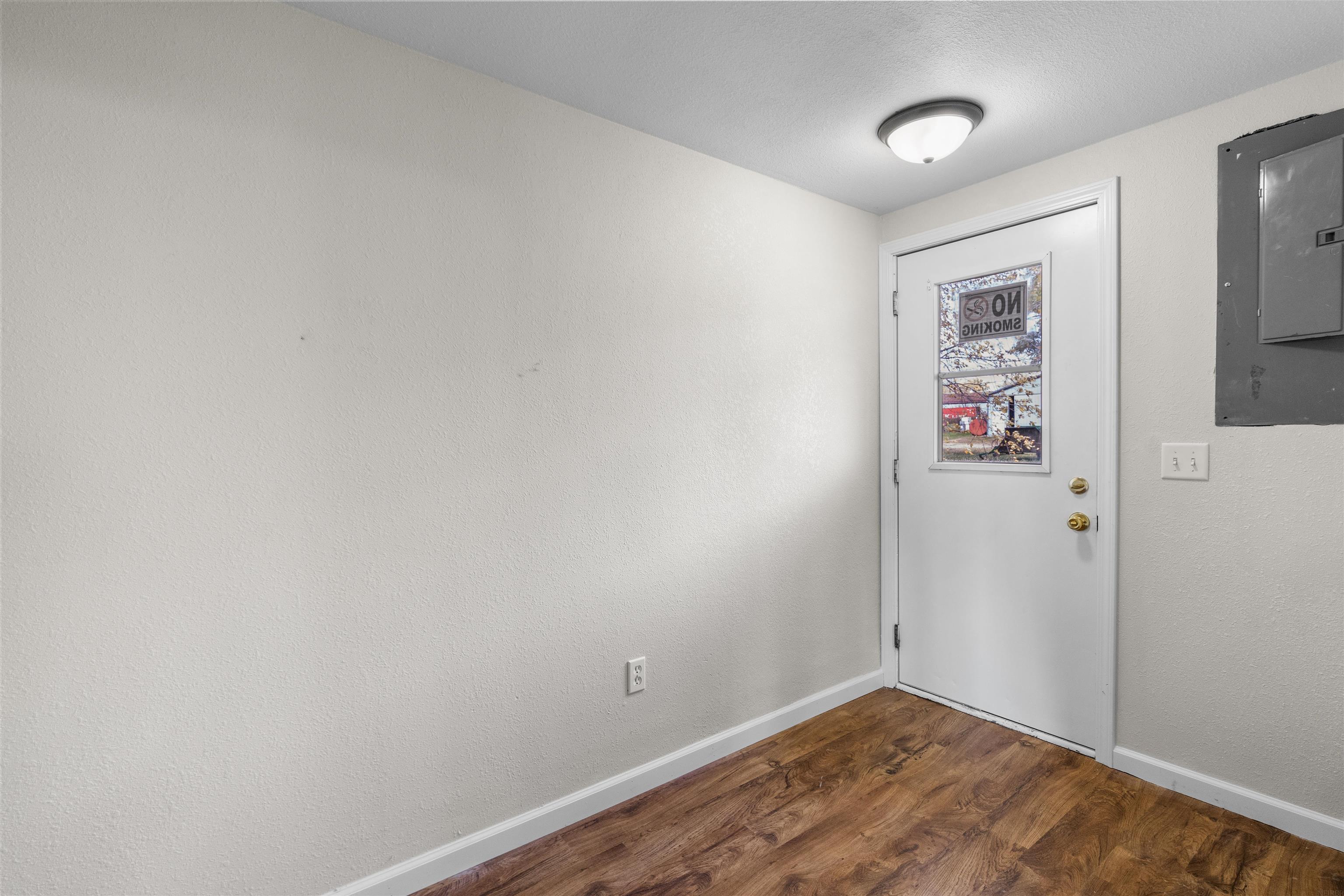 Dunkerton, Iowa 50626, United States, 3 Bedrooms Bedrooms, ,2 BathroomsBathrooms,Residential,Active,242146