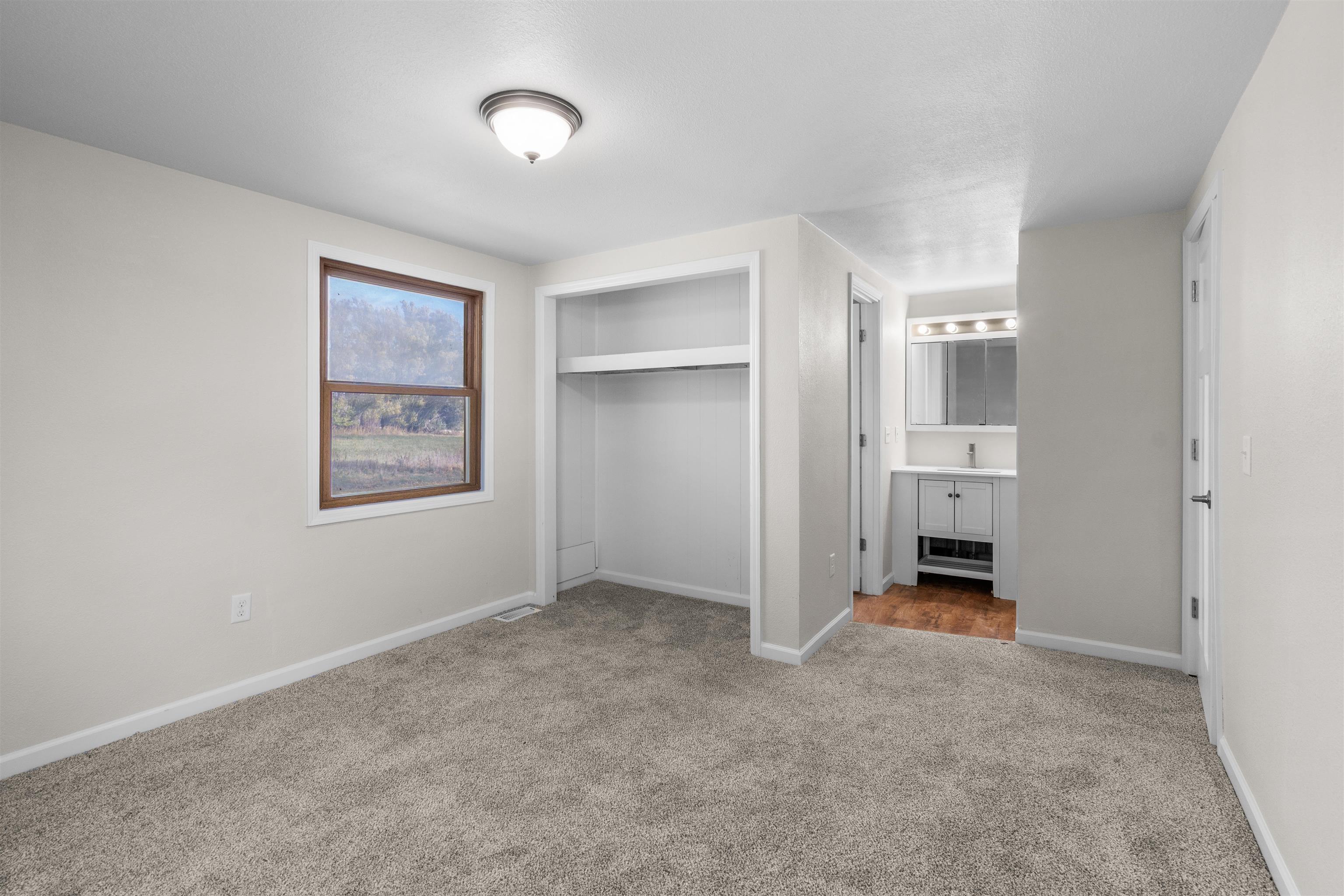 Dunkerton, Iowa 50626, United States, 3 Bedrooms Bedrooms, ,2 BathroomsBathrooms,Residential,Active,242146