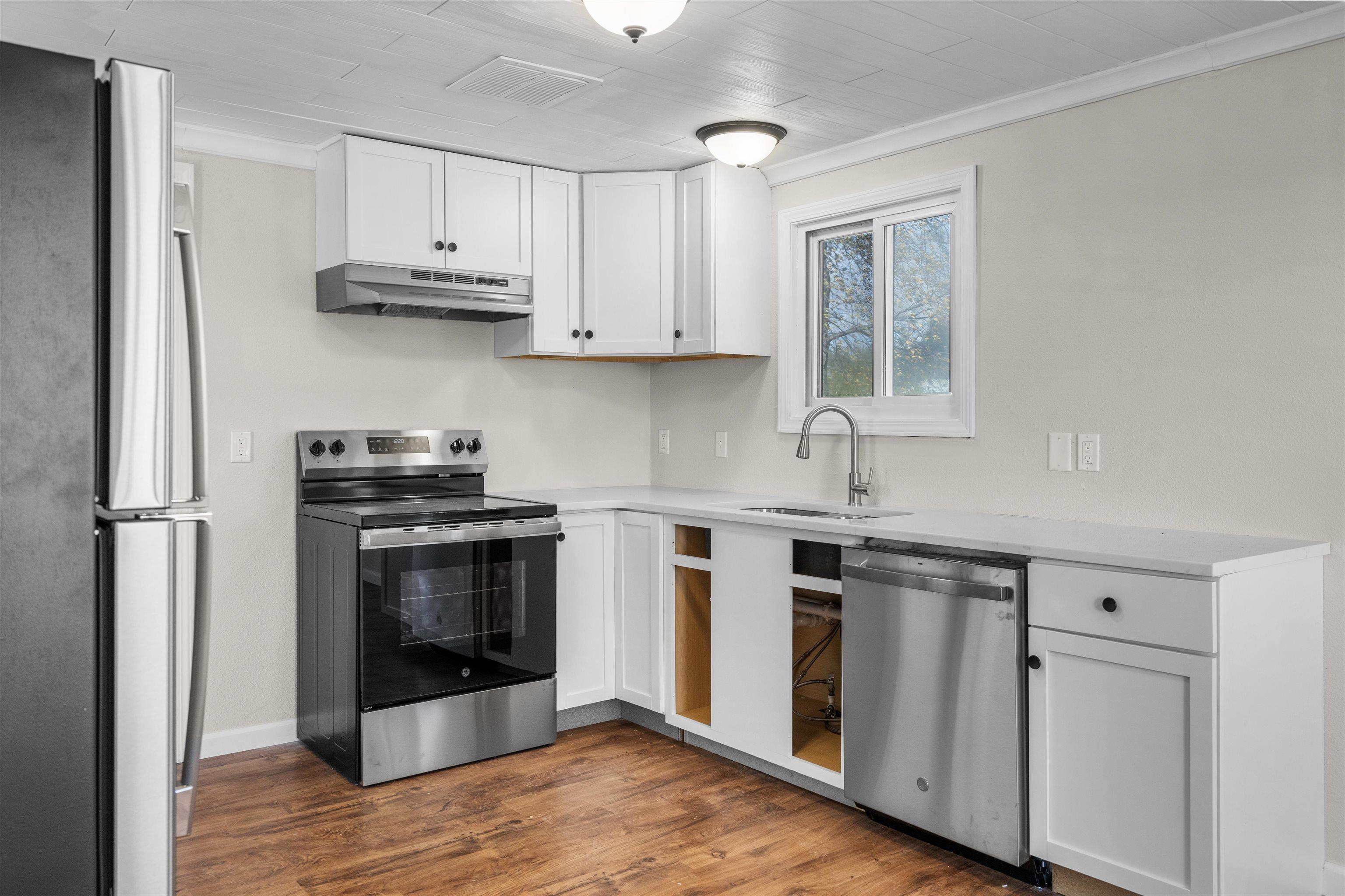 Dunkerton, Iowa 50626, United States, 3 Bedrooms Bedrooms, ,2 BathroomsBathrooms,Residential,Active,242146