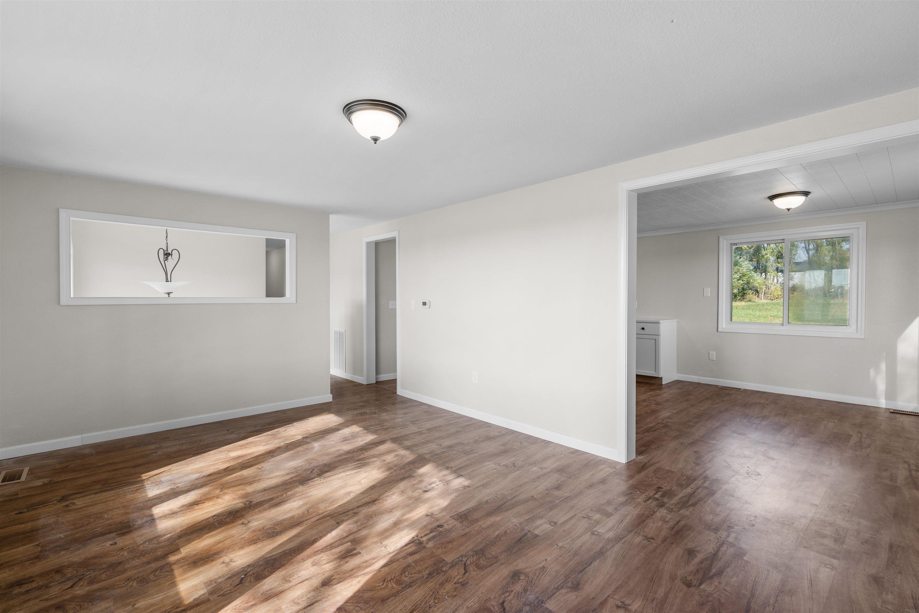 Dunkerton, Iowa 50626, United States, 3 Bedrooms Bedrooms, ,2 BathroomsBathrooms,Residential,Active,242146