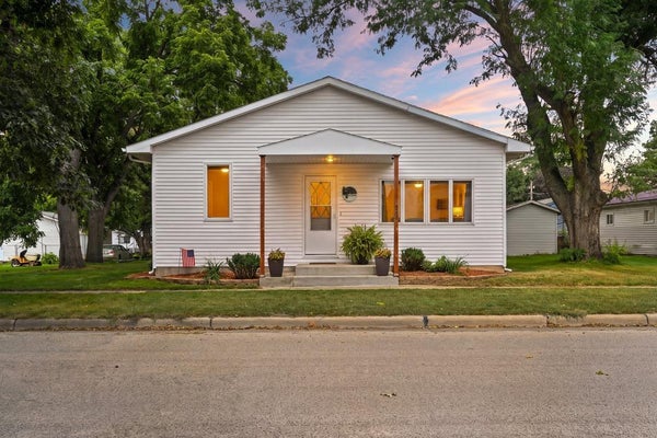 303 1ST ST SW, HOPKINTON, IA 52237 - Image 9237c9f3e6a487c10bcbc5e89f6c2e8e/670237021