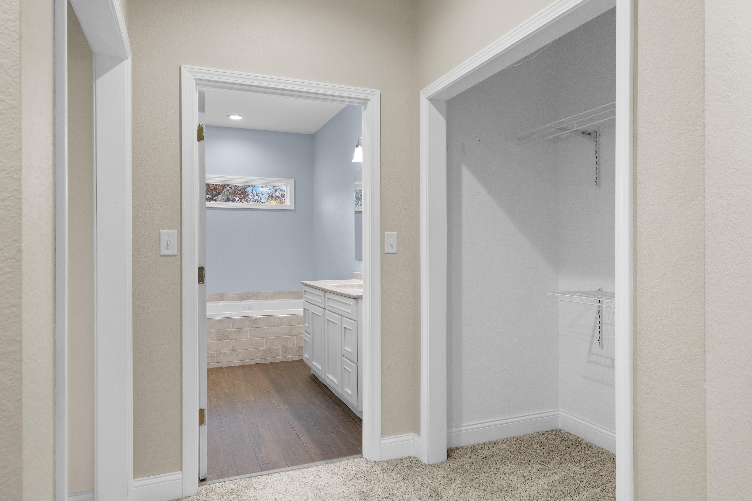 Waverly, Iowa 50677, United States, 5 Bedrooms Bedrooms, ,3 BathroomsBathrooms,Residential,Pending,247100