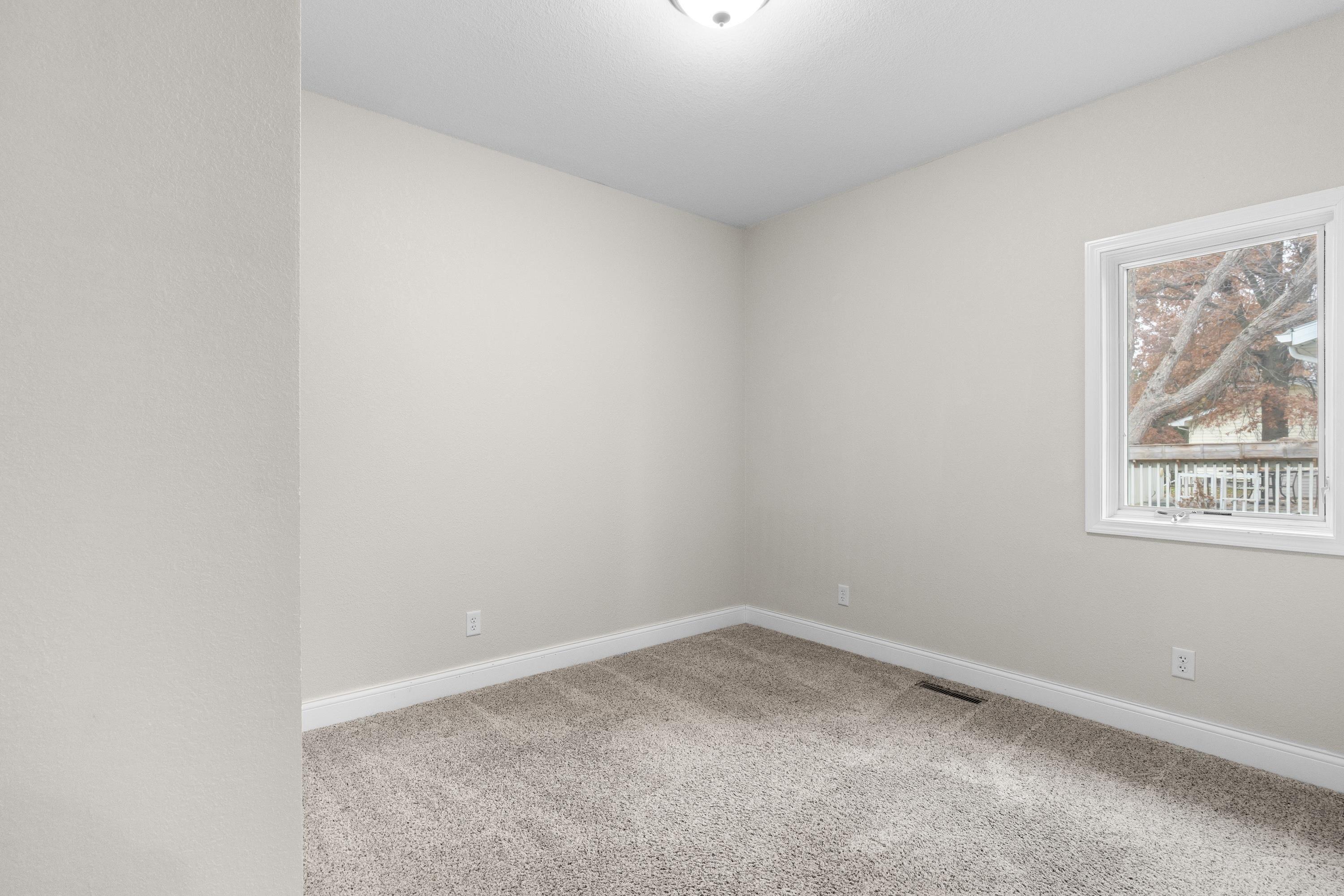 Waverly, Iowa 50677, United States, 5 Bedrooms Bedrooms, ,3 BathroomsBathrooms,Residential,Pending,247100