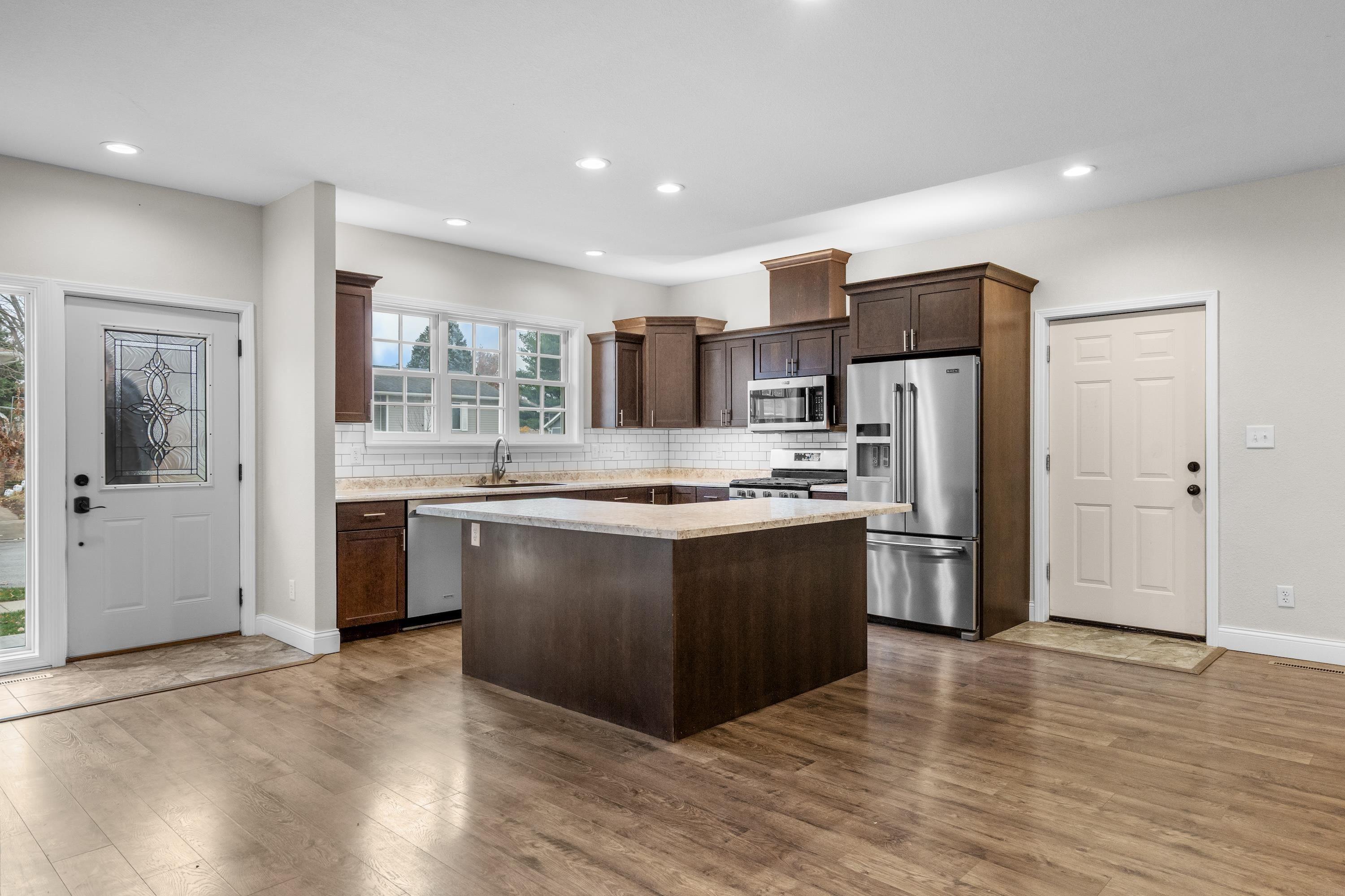 Waverly, Iowa 50677, United States, 5 Bedrooms Bedrooms, ,3 BathroomsBathrooms,Residential,Pending,247100