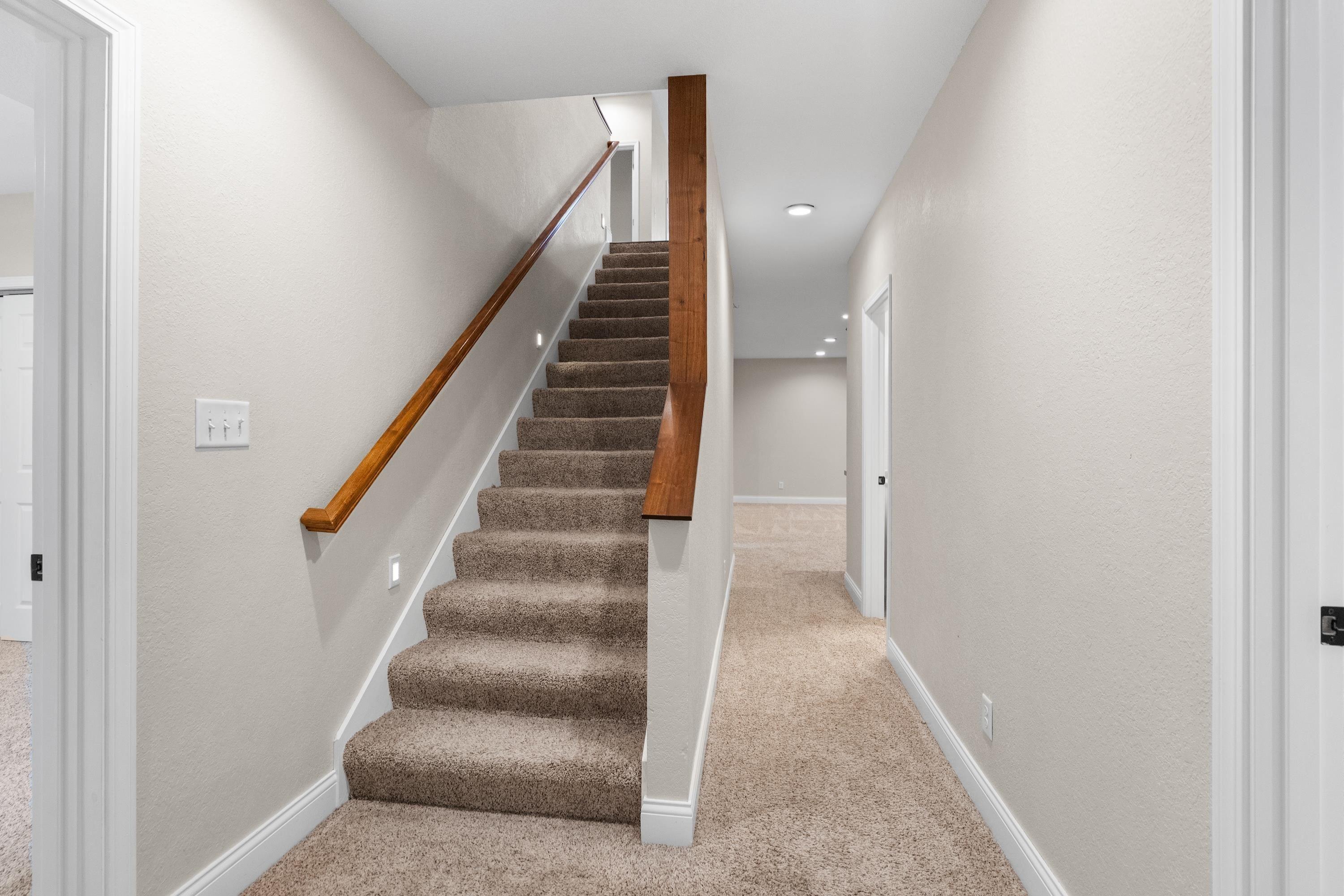 Waverly, Iowa 50677, United States, 5 Bedrooms Bedrooms, ,3 BathroomsBathrooms,Residential,Pending,247100