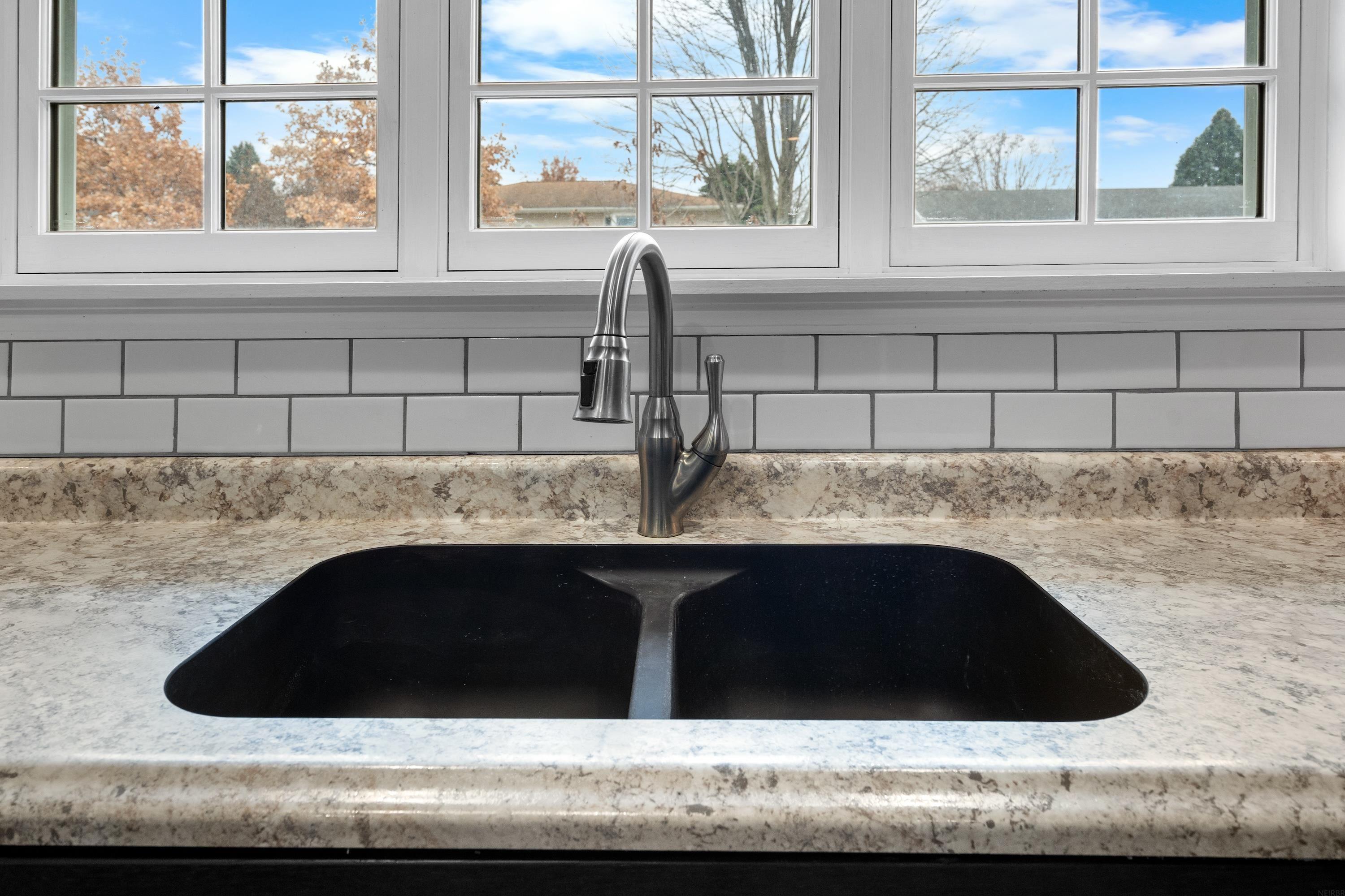 Waverly, Iowa 50677, United States, 5 Bedrooms Bedrooms, ,3 BathroomsBathrooms,Residential,Pending,247100