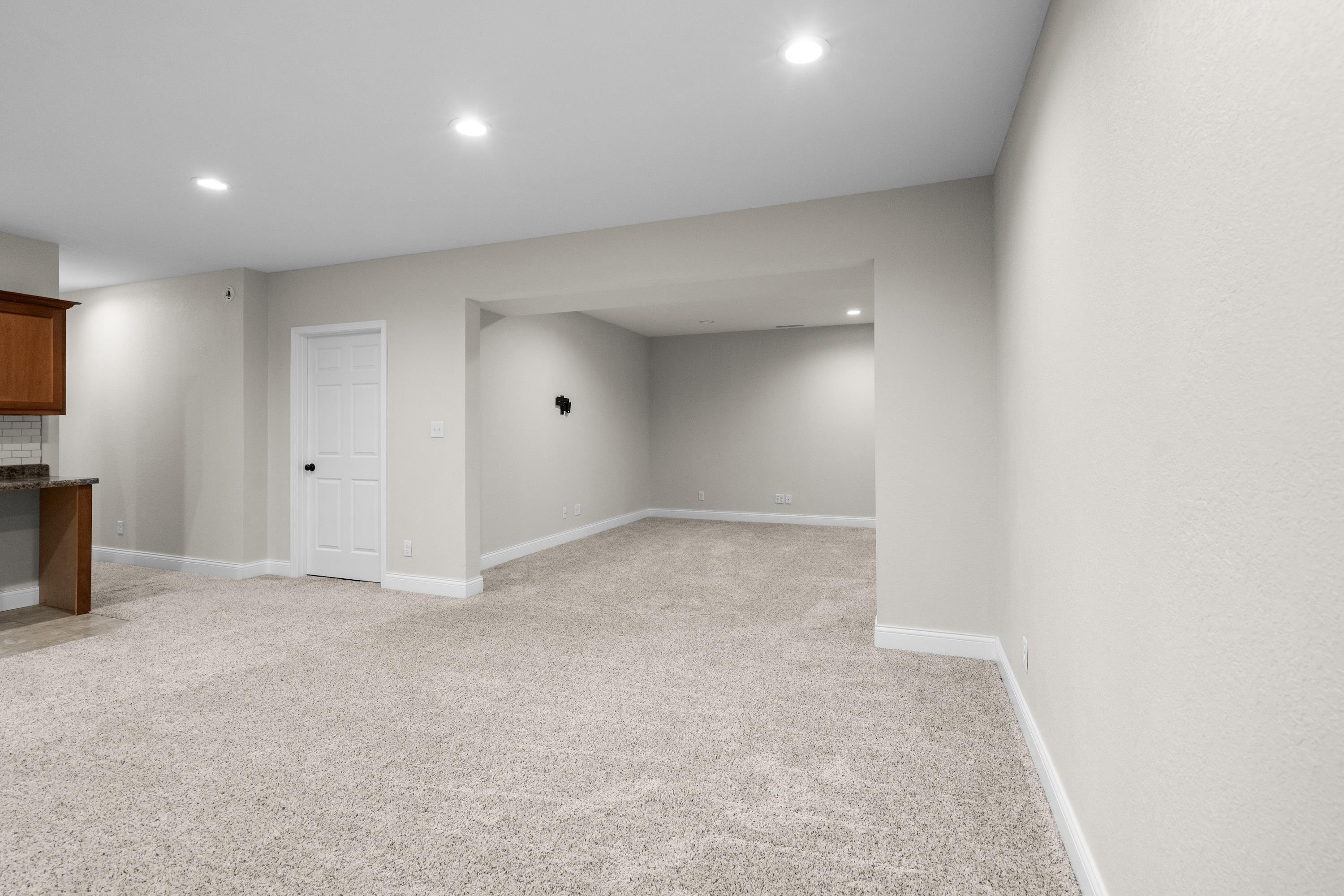 Waverly, Iowa 50677, United States, 5 Bedrooms Bedrooms, ,3 BathroomsBathrooms,Residential,Pending,247100