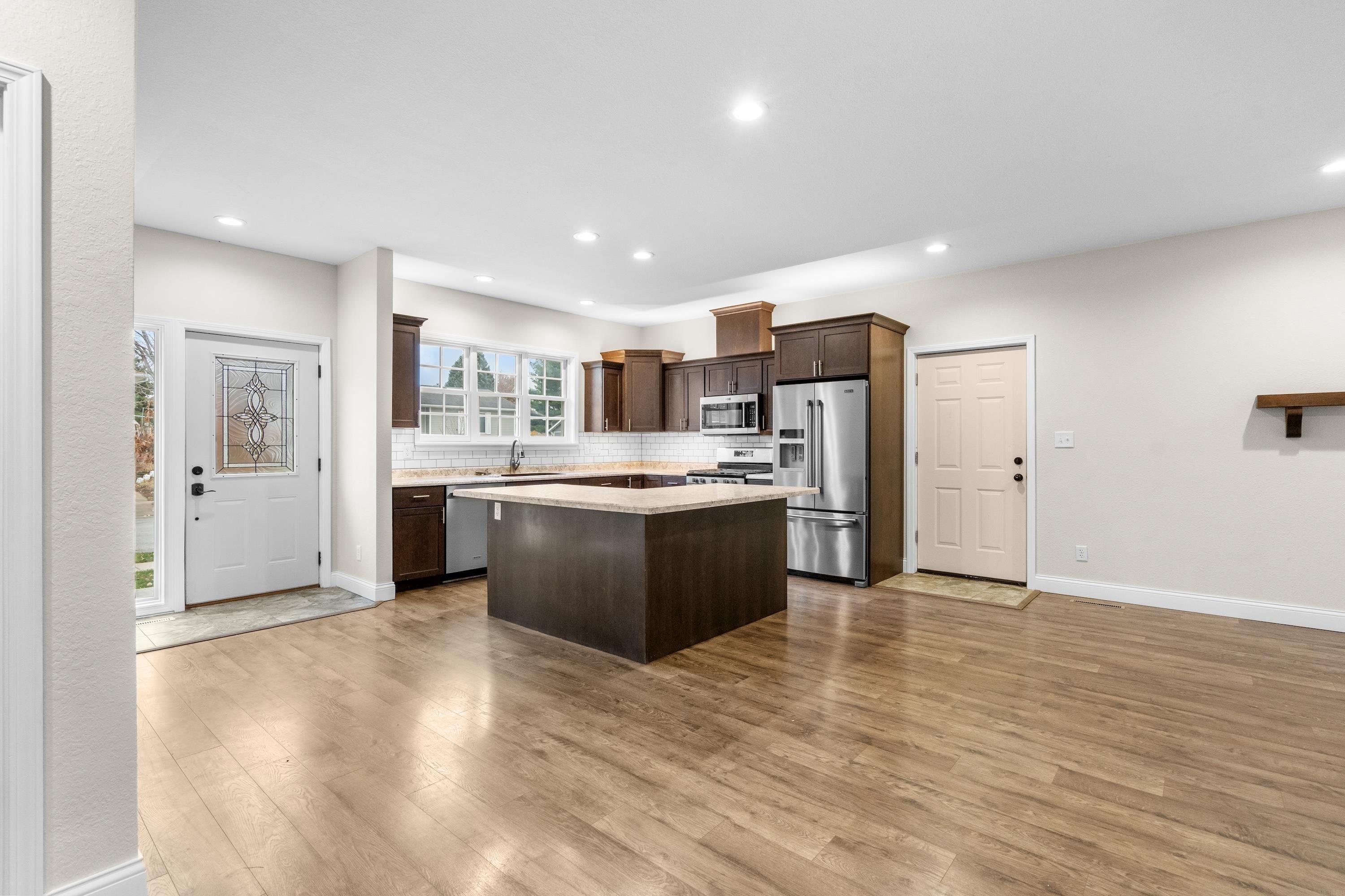 Waverly, Iowa 50677, United States, 5 Bedrooms Bedrooms, ,3 BathroomsBathrooms,Residential,Pending,247100