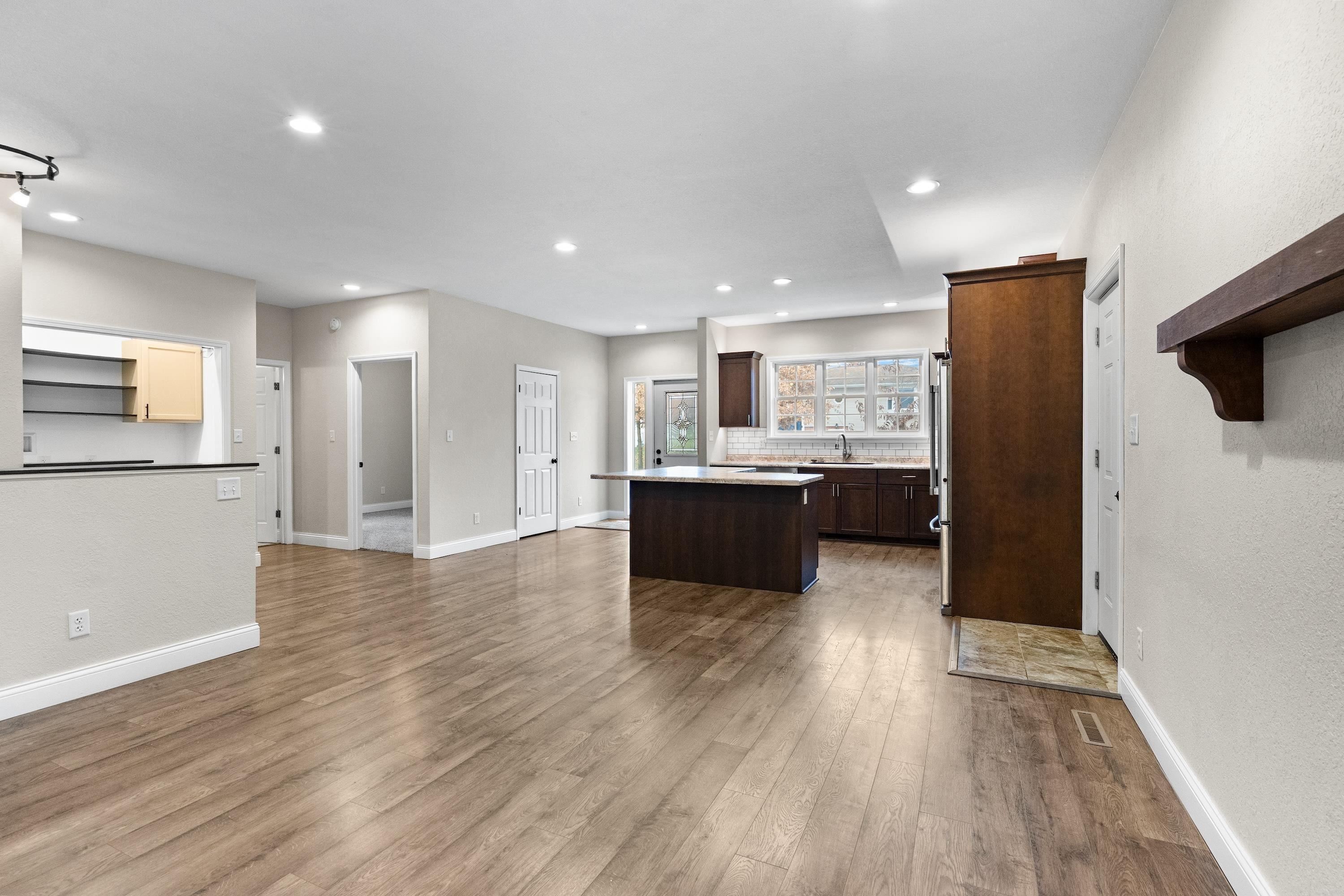 Waverly, Iowa 50677, United States, 5 Bedrooms Bedrooms, ,3 BathroomsBathrooms,Residential,Pending,247100