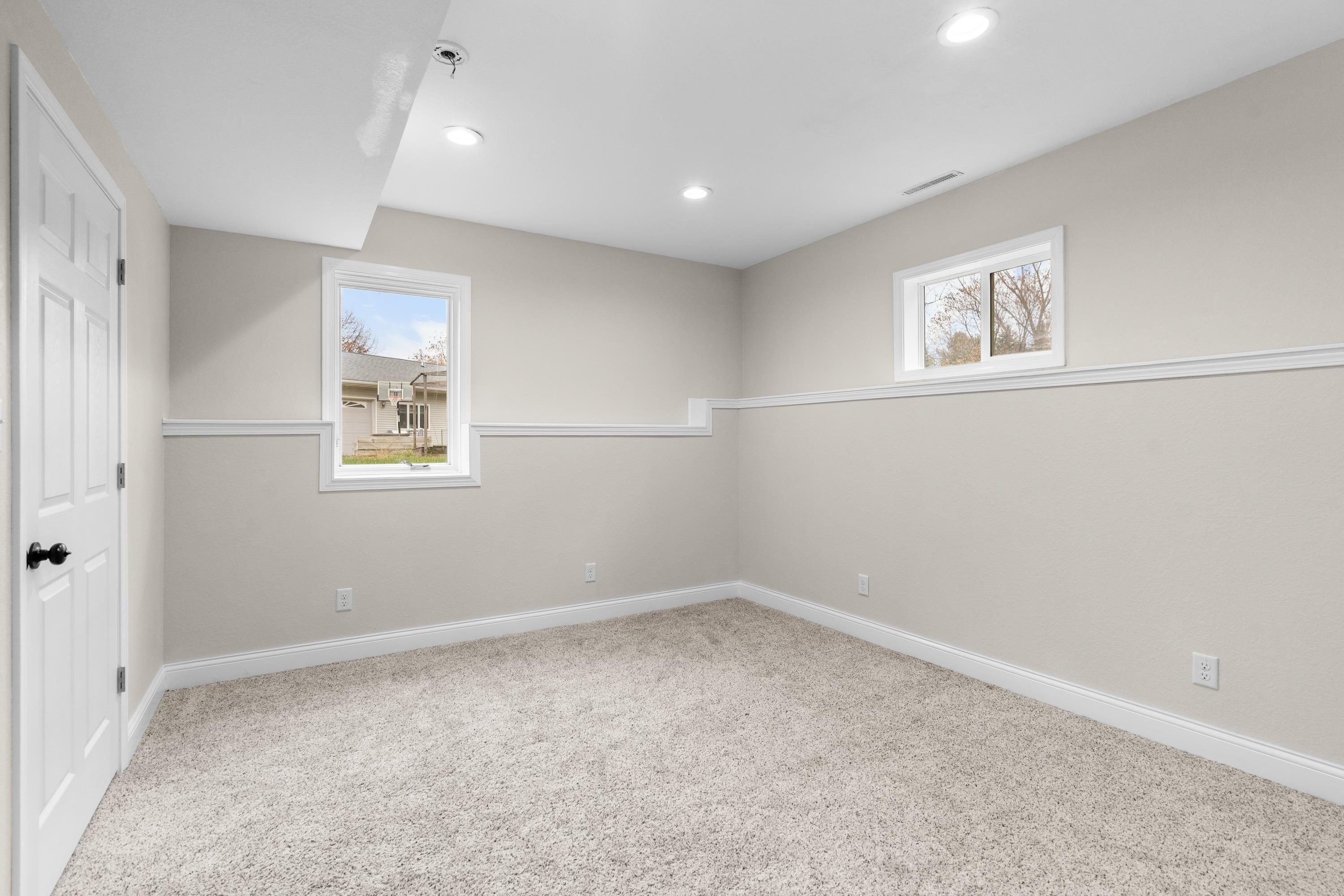 Waverly, Iowa 50677, United States, 5 Bedrooms Bedrooms, ,3 BathroomsBathrooms,Residential,Pending,247100