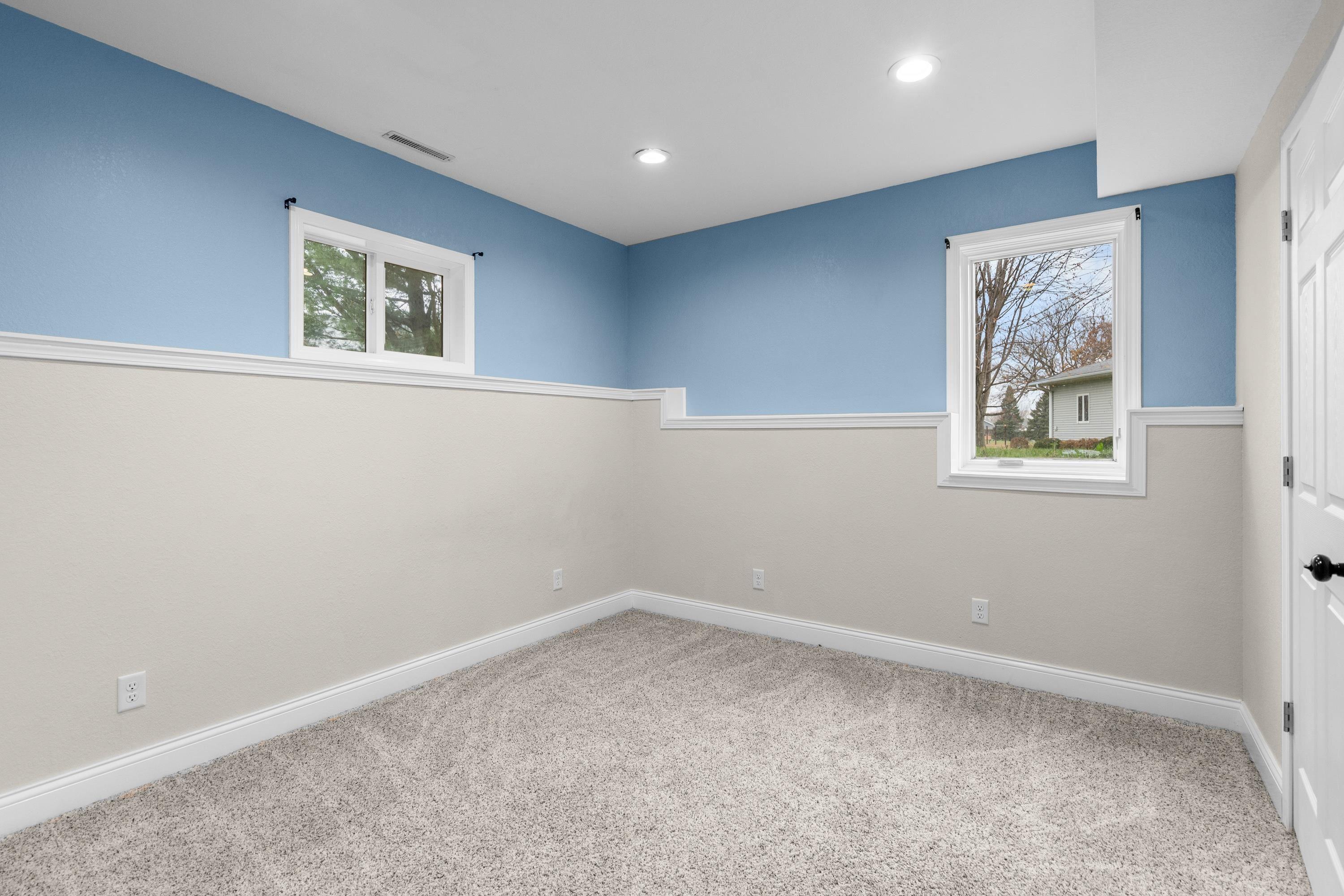 Waverly, Iowa 50677, United States, 5 Bedrooms Bedrooms, ,3 BathroomsBathrooms,Residential,Pending,247100