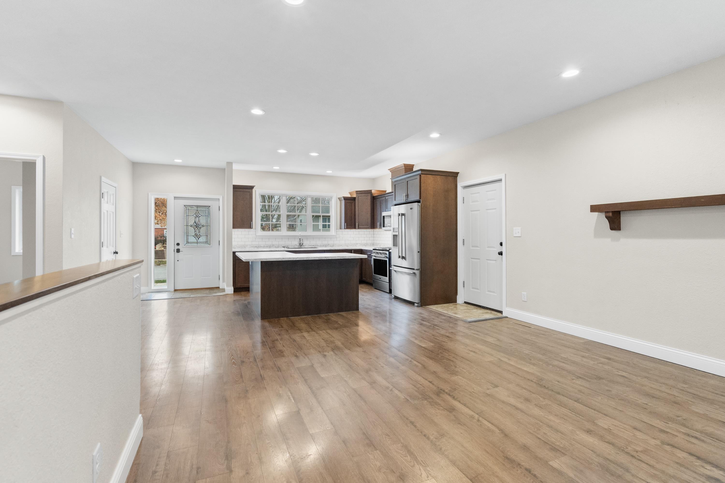 Waverly, Iowa 50677, United States, 5 Bedrooms Bedrooms, ,3 BathroomsBathrooms,Residential,Pending,247100