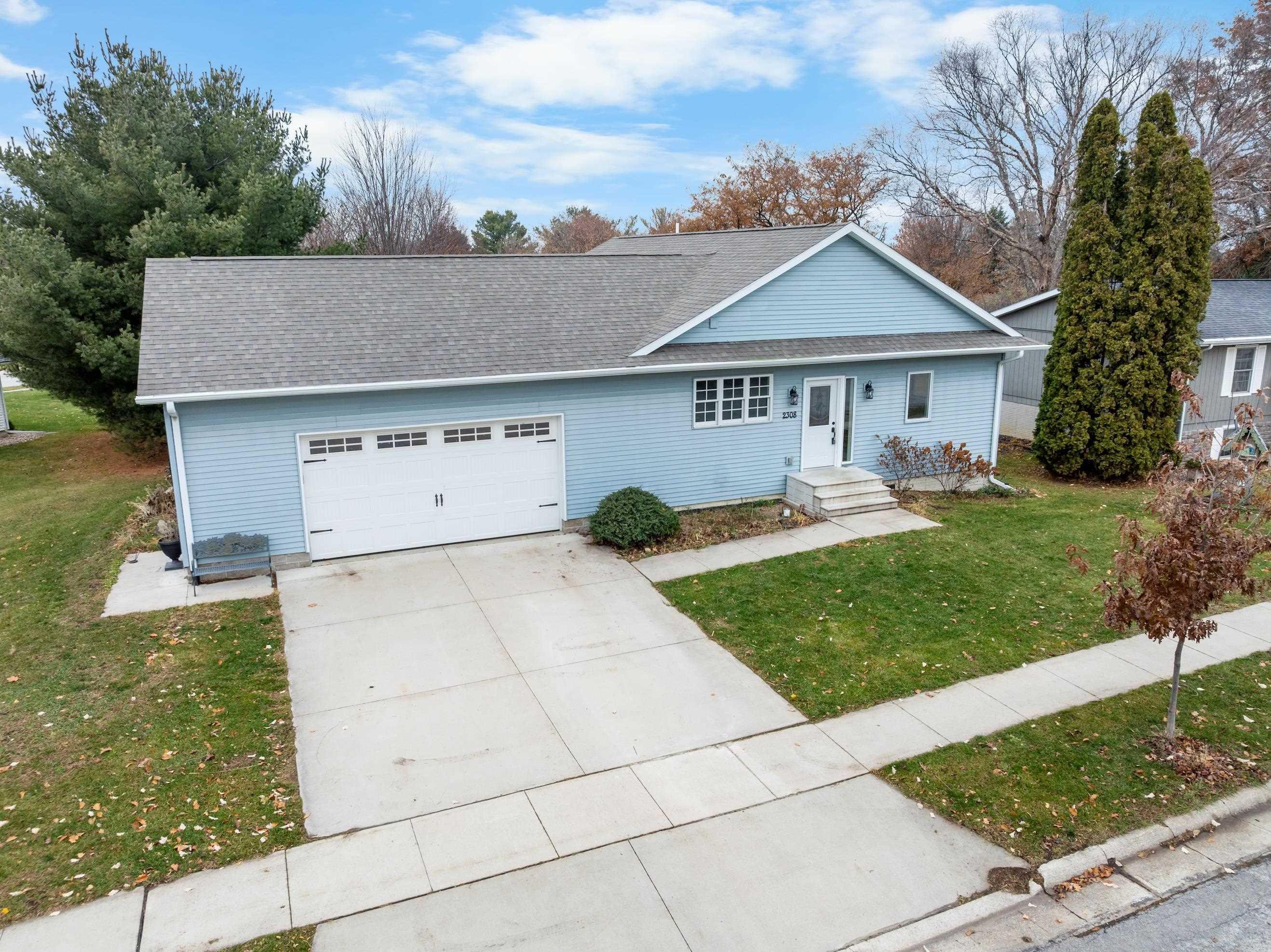 Waverly, Iowa 50677, United States, 5 Bedrooms Bedrooms, ,3 BathroomsBathrooms,Residential,Pending,247100