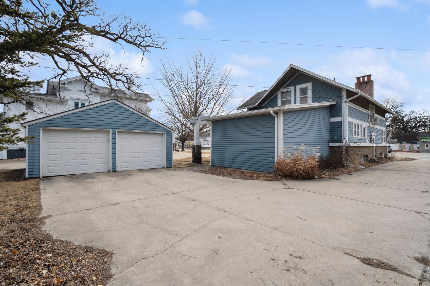 Independence, Iowa 50644, United States, 3 Bedrooms Bedrooms, ,3 BathroomsBathrooms,Residential,Pending,9294