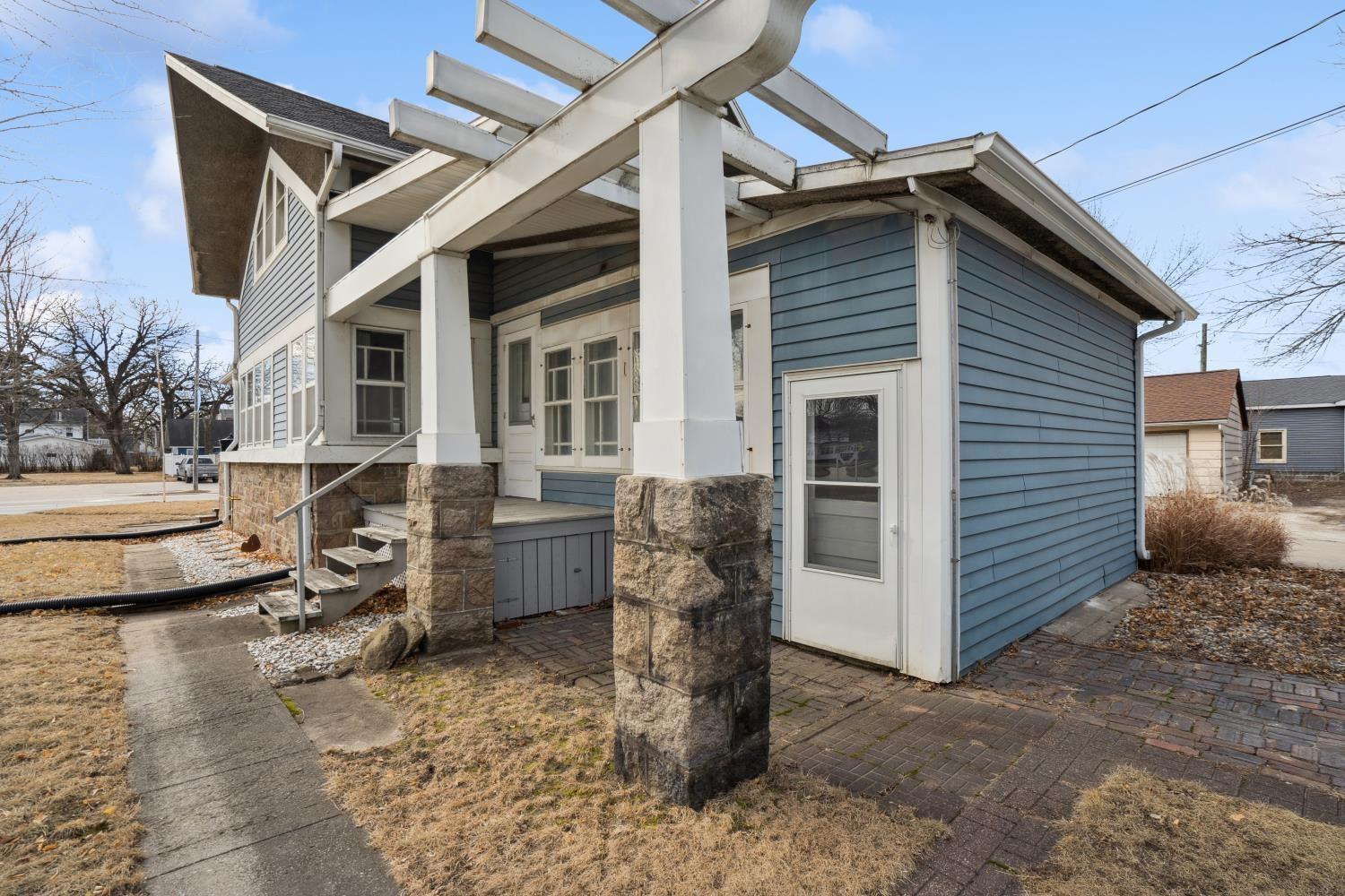 Independence, Iowa 50644, United States, 3 Bedrooms Bedrooms, ,3 BathroomsBathrooms,Residential,Pending,9294