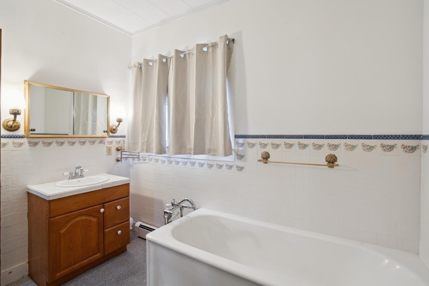 Independence, Iowa 50644, United States, 3 Bedrooms Bedrooms, ,3 BathroomsBathrooms,Residential,Pending,9294