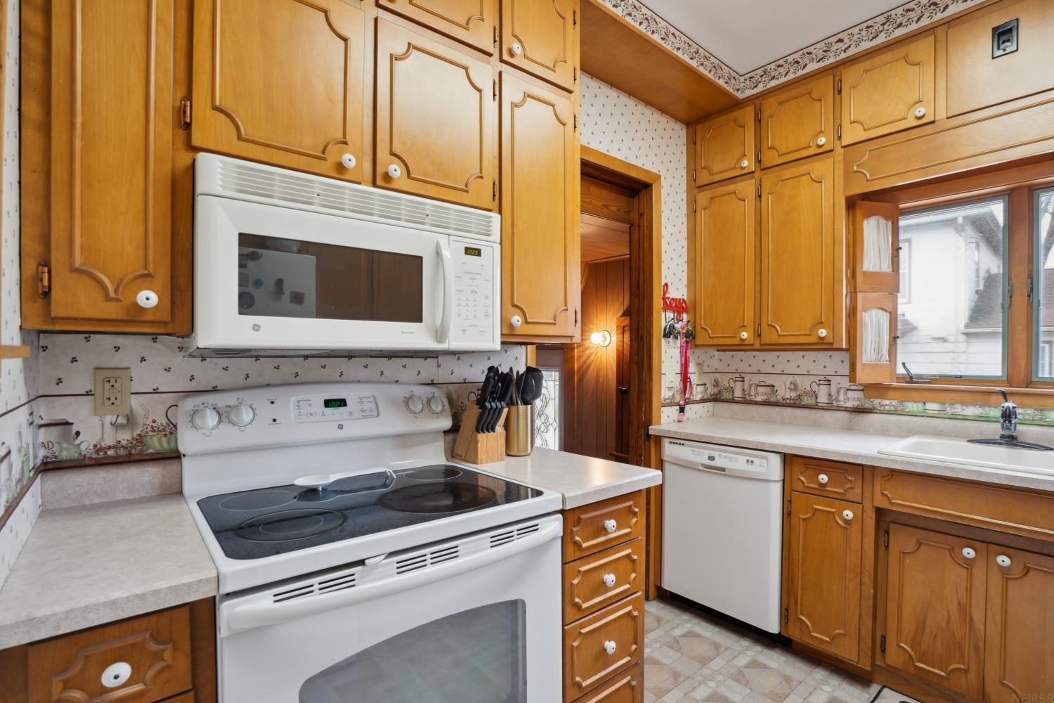 Independence, Iowa 50644, United States, 3 Bedrooms Bedrooms, ,3 BathroomsBathrooms,Residential,Pending,9294