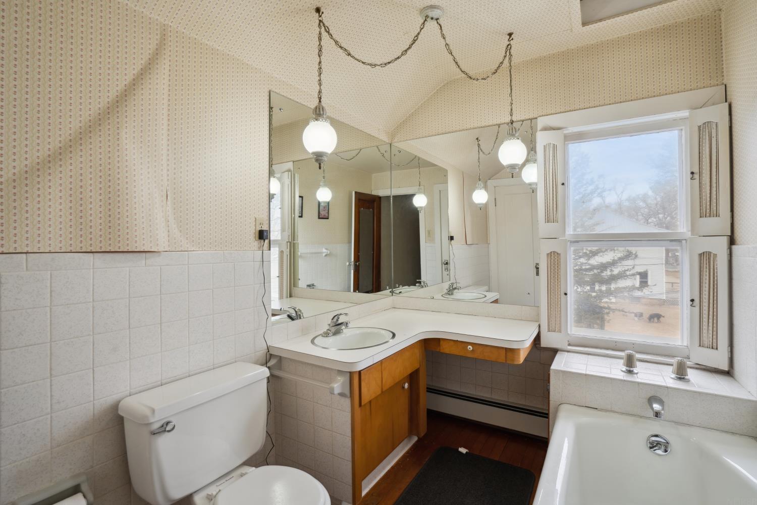 Independence, Iowa 50644, United States, 3 Bedrooms Bedrooms, ,3 BathroomsBathrooms,Residential,Pending,9294