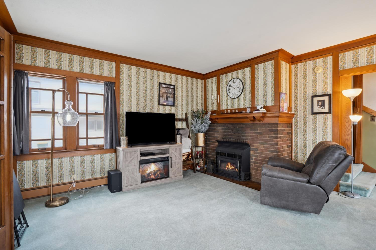 Independence, Iowa 50644, United States, 3 Bedrooms Bedrooms, ,3 BathroomsBathrooms,Residential,Pending,9294