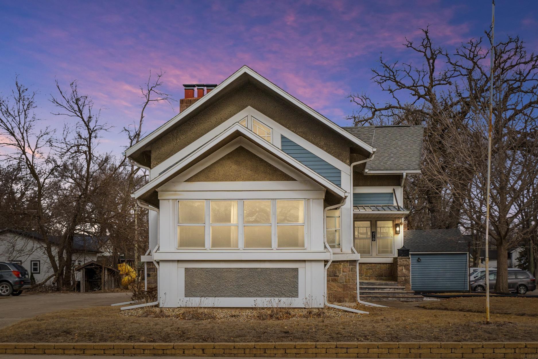 Independence, Iowa 50644, United States, 3 Bedrooms Bedrooms, ,3 BathroomsBathrooms,Residential,Pending,9294