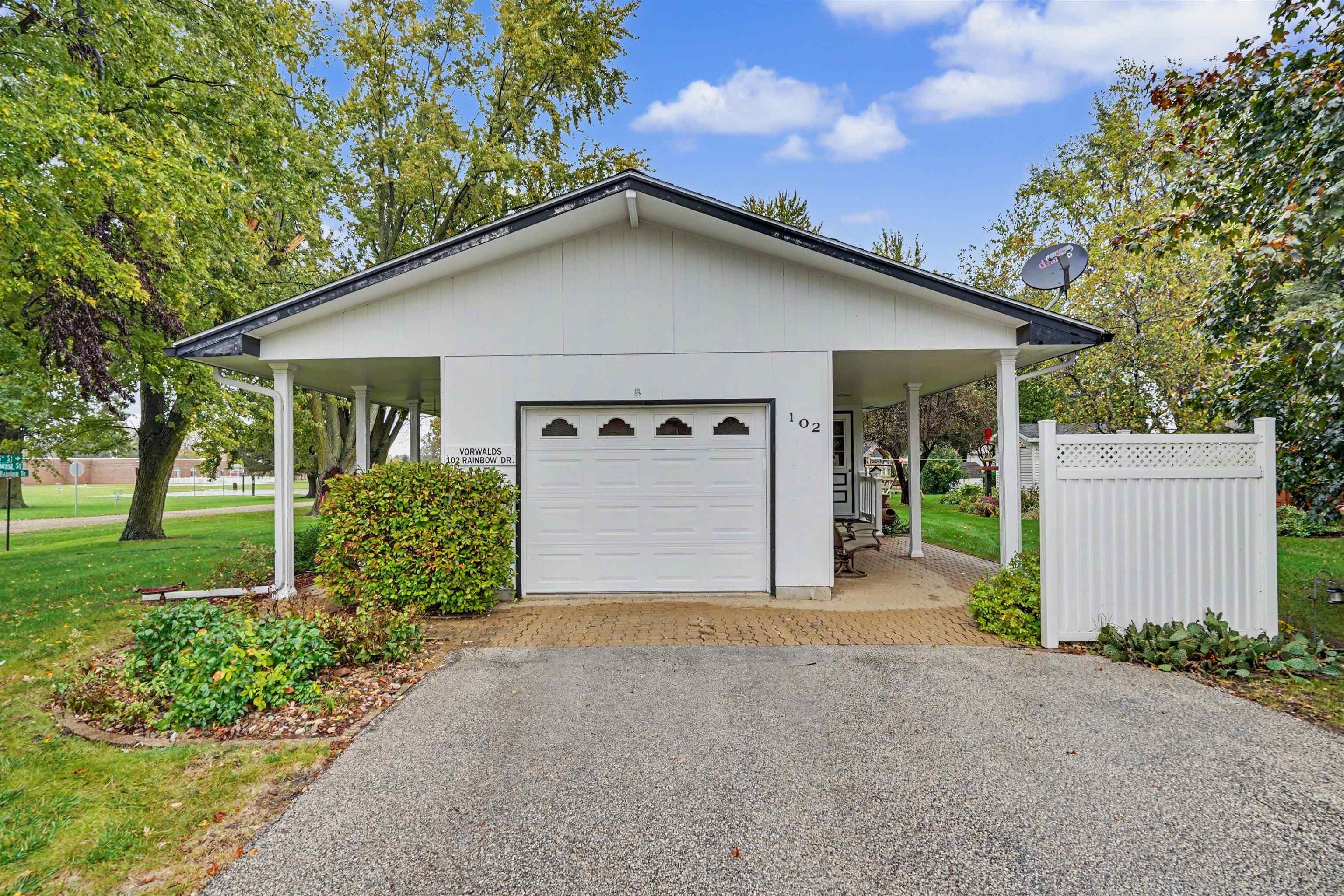 102 Rainbow Drive - Photo 4