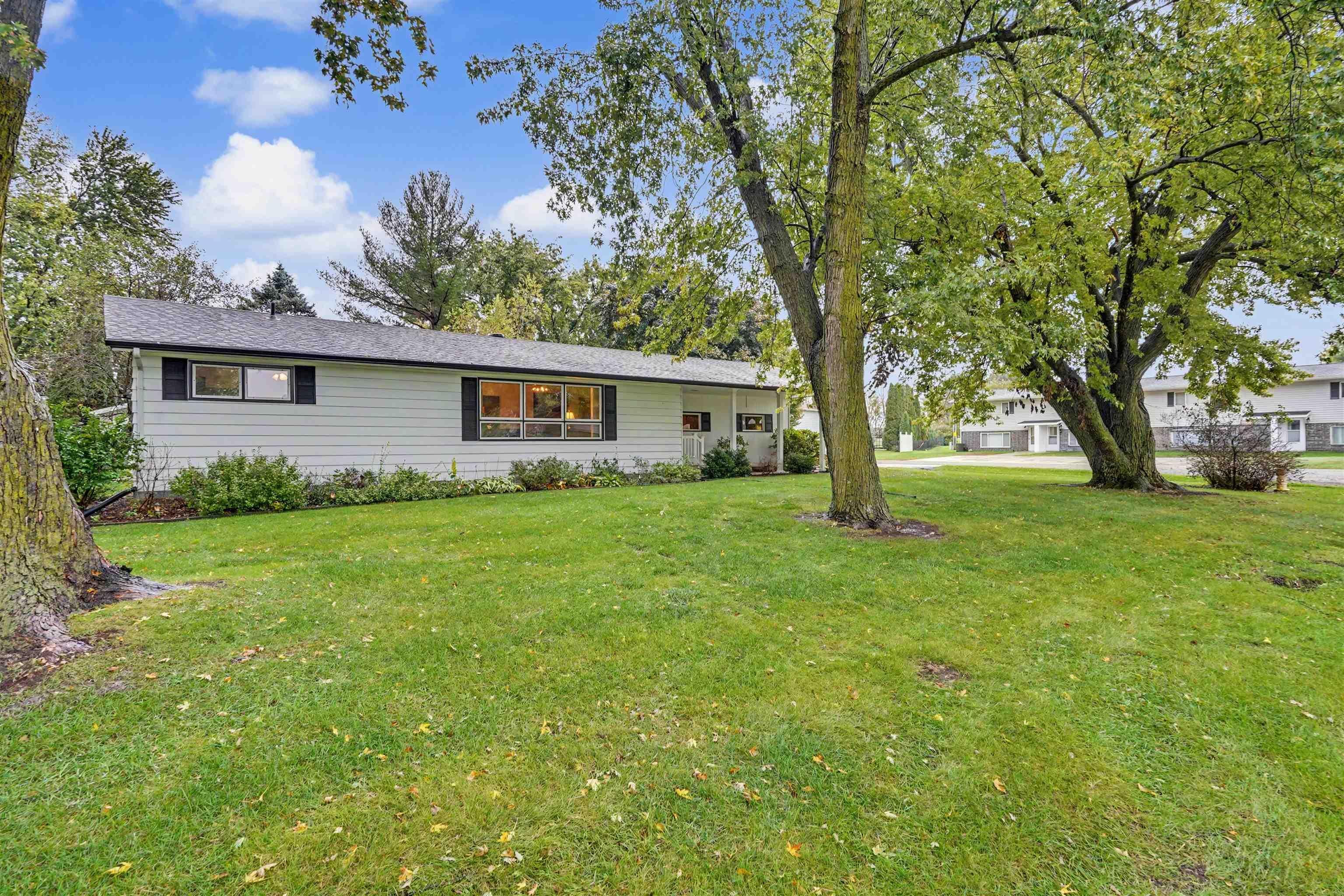 102 Rainbow Drive - Photo 3