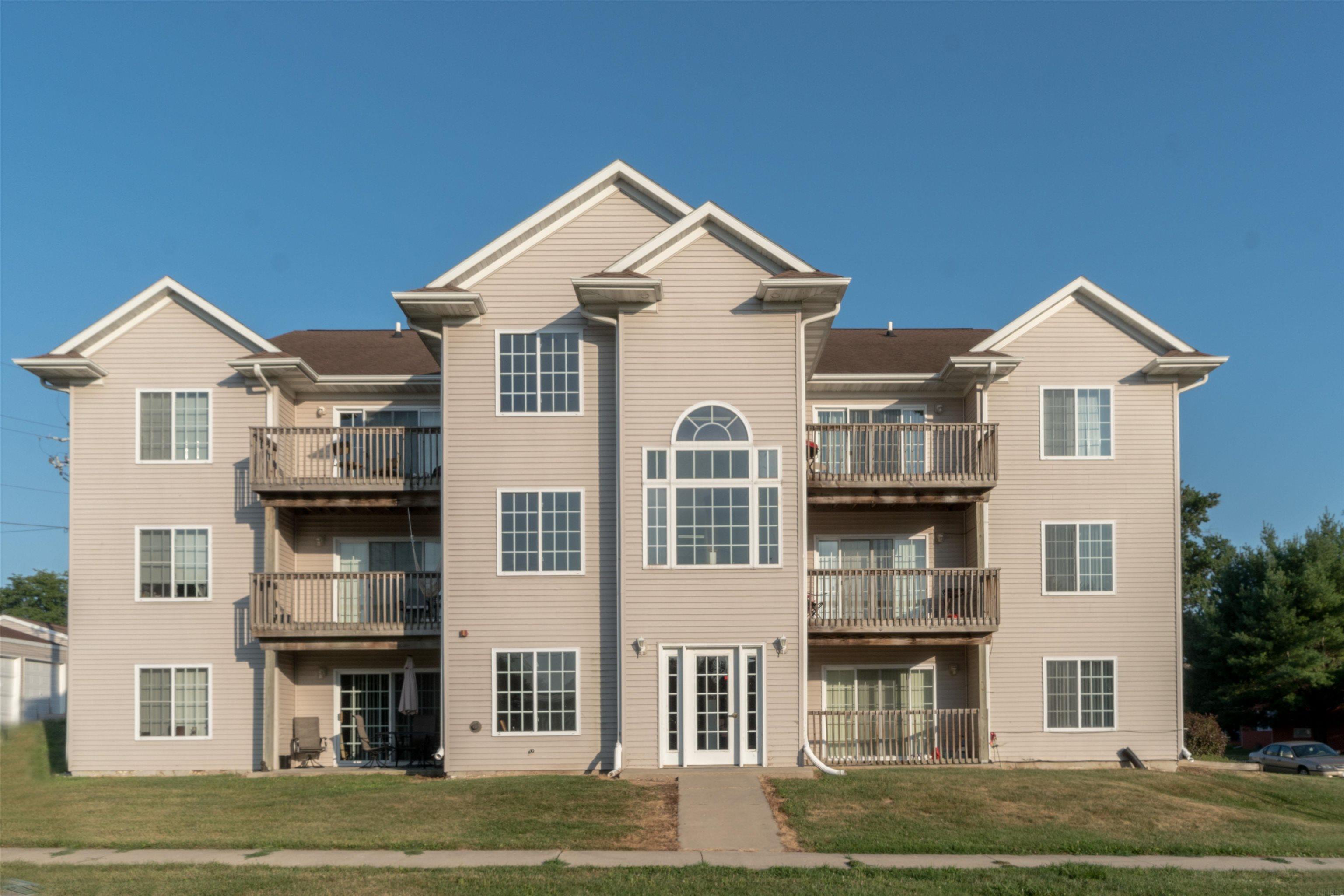 Photo 1 of 12 — 611-619 Johnson Avenue, Waterloo, IA 50702