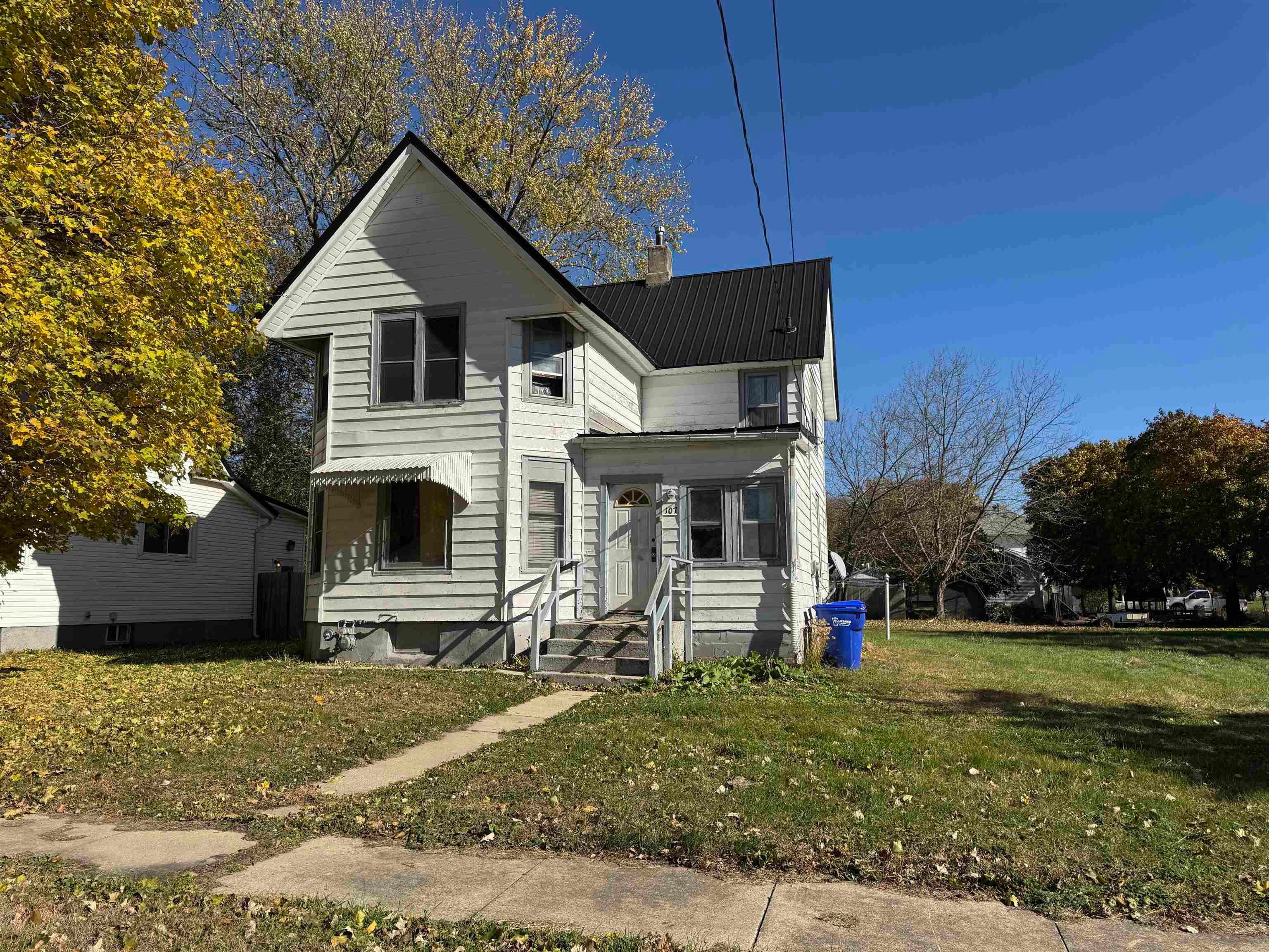Photo 1 of 6 — 107 NW 7 Avenue, Oelwein, IA 50662