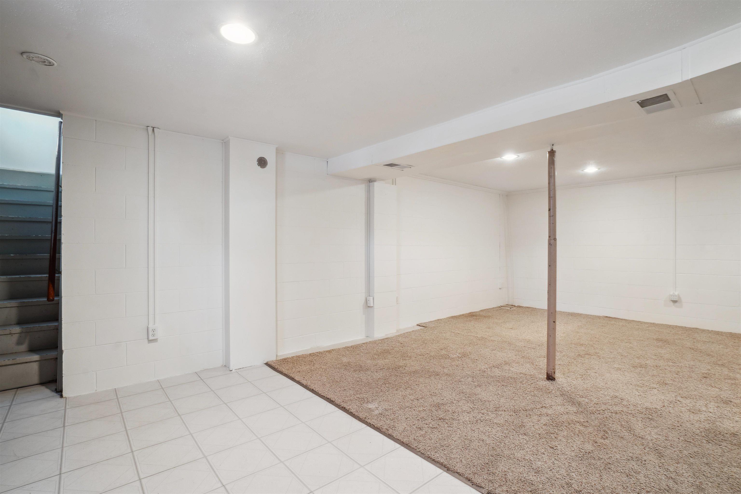 Denver, Iowa 50622, United States, 3 Bedrooms Bedrooms, ,2 BathroomsBathrooms,Residential,Pending,15260