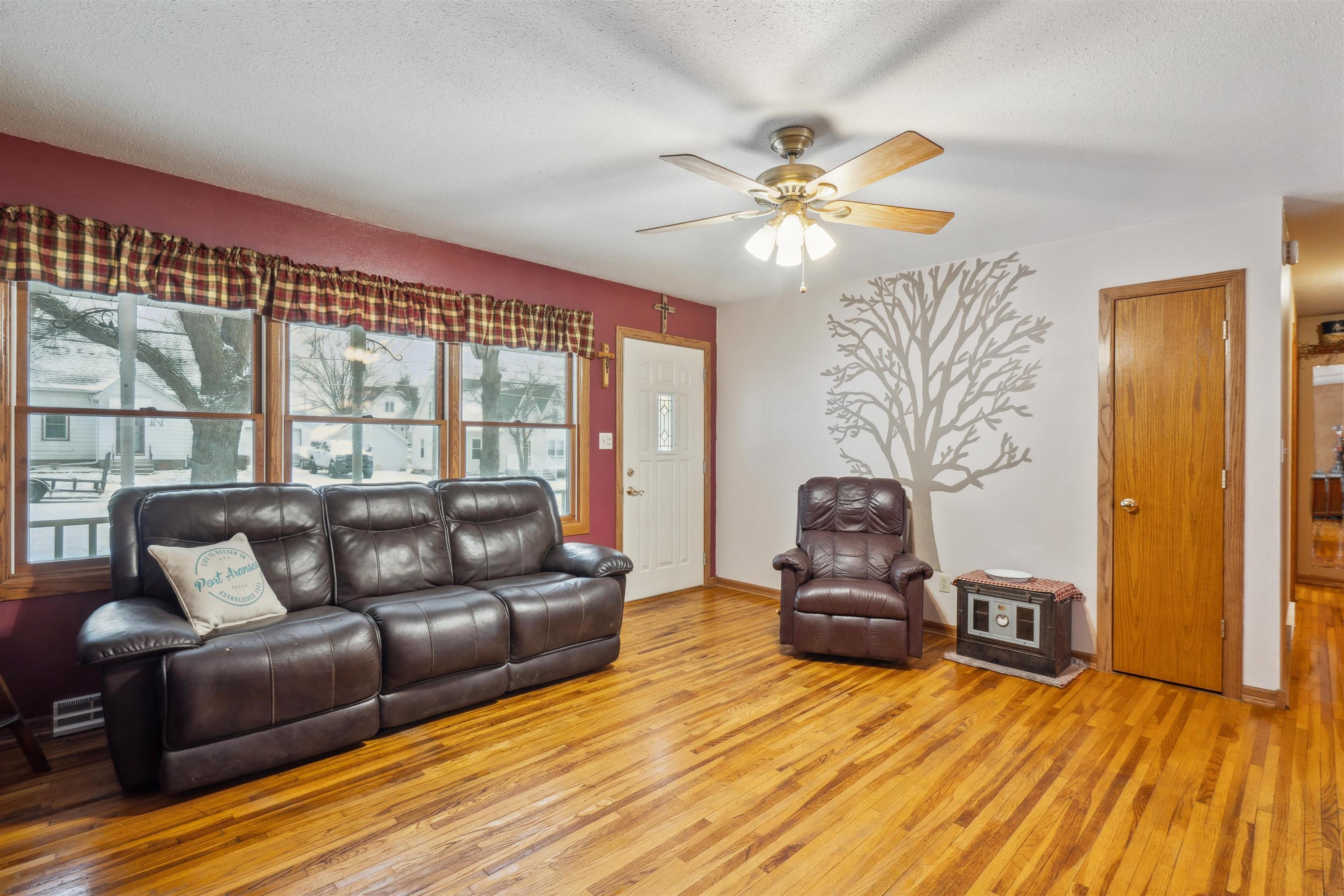 Denver, Iowa 50622, United States, 3 Bedrooms Bedrooms, ,2 BathroomsBathrooms,Residential,Pending,15260