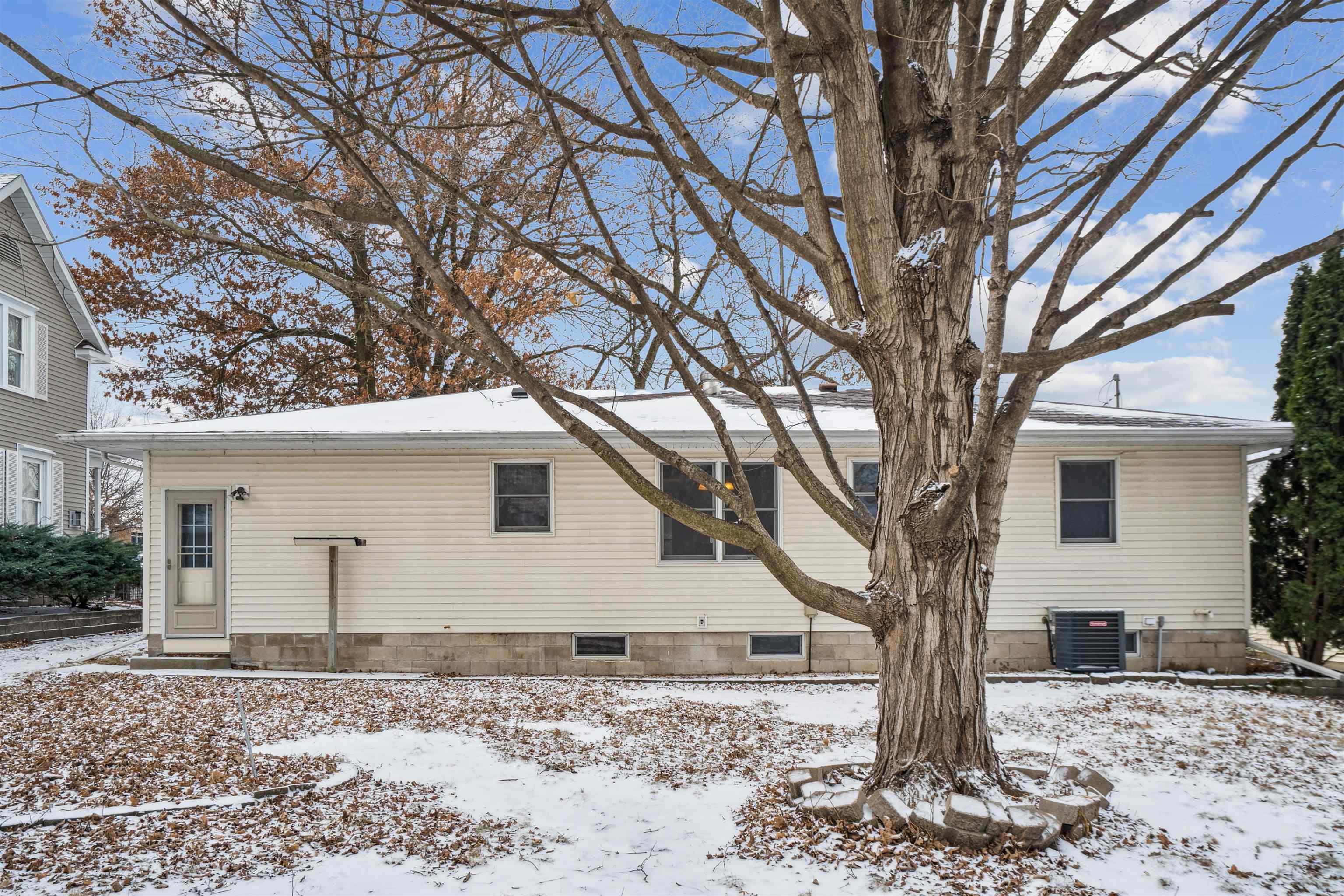 Denver, Iowa 50622, United States, 3 Bedrooms Bedrooms, ,2 BathroomsBathrooms,Residential,Pending,15260