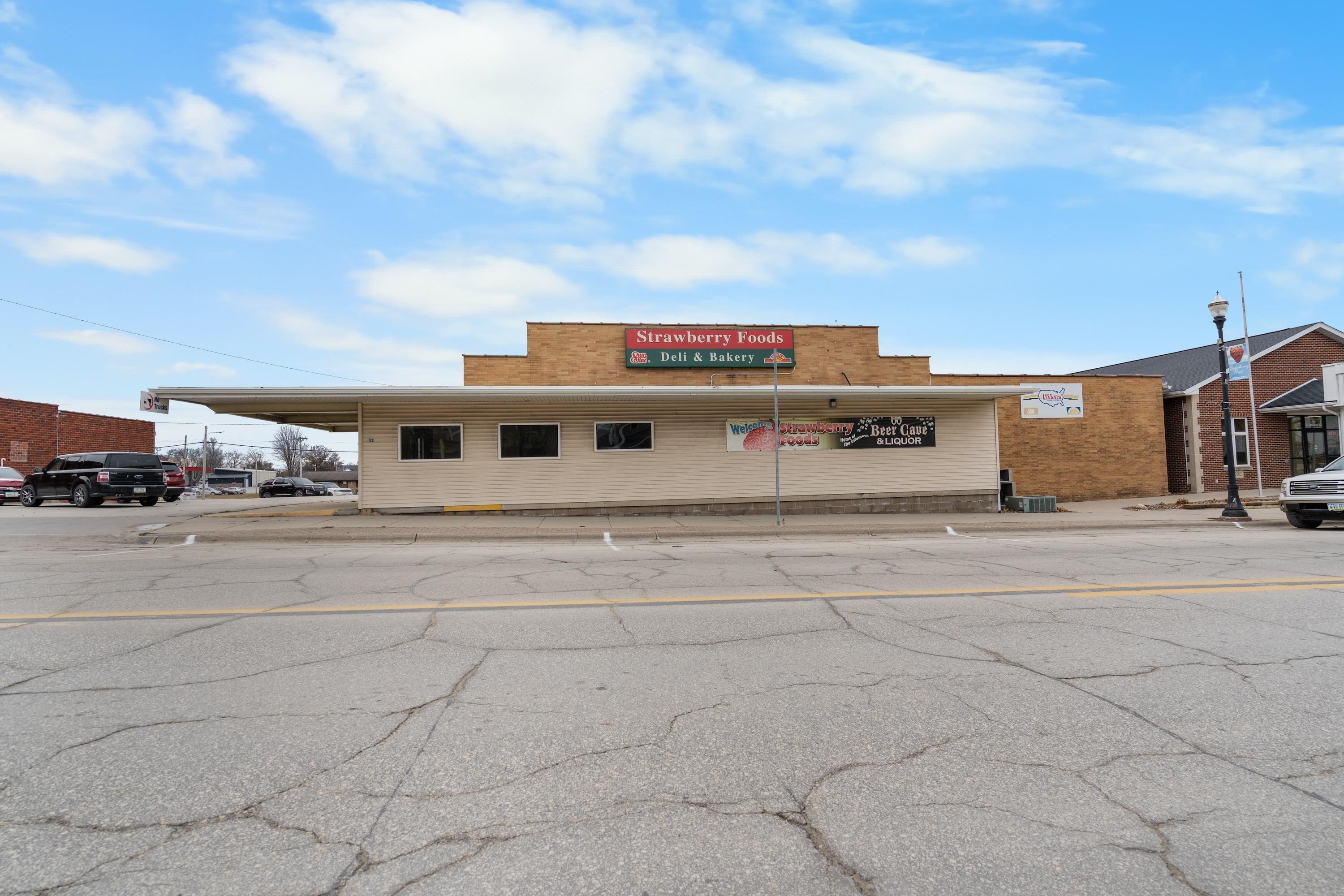Strawberry Point, Iowa 52076, United States, ,Commercial,Active,249000
