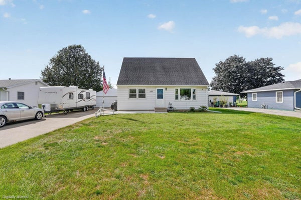 235 ELK RUN ST, ELK RUN HEIGHTS, IA 50707 - Image 9ec949290bccbedb9b4a68d5f9112c19/776545032