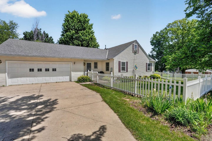 Photo 1 of 39 — 522 Andrews Street, Nashua, IA 50658