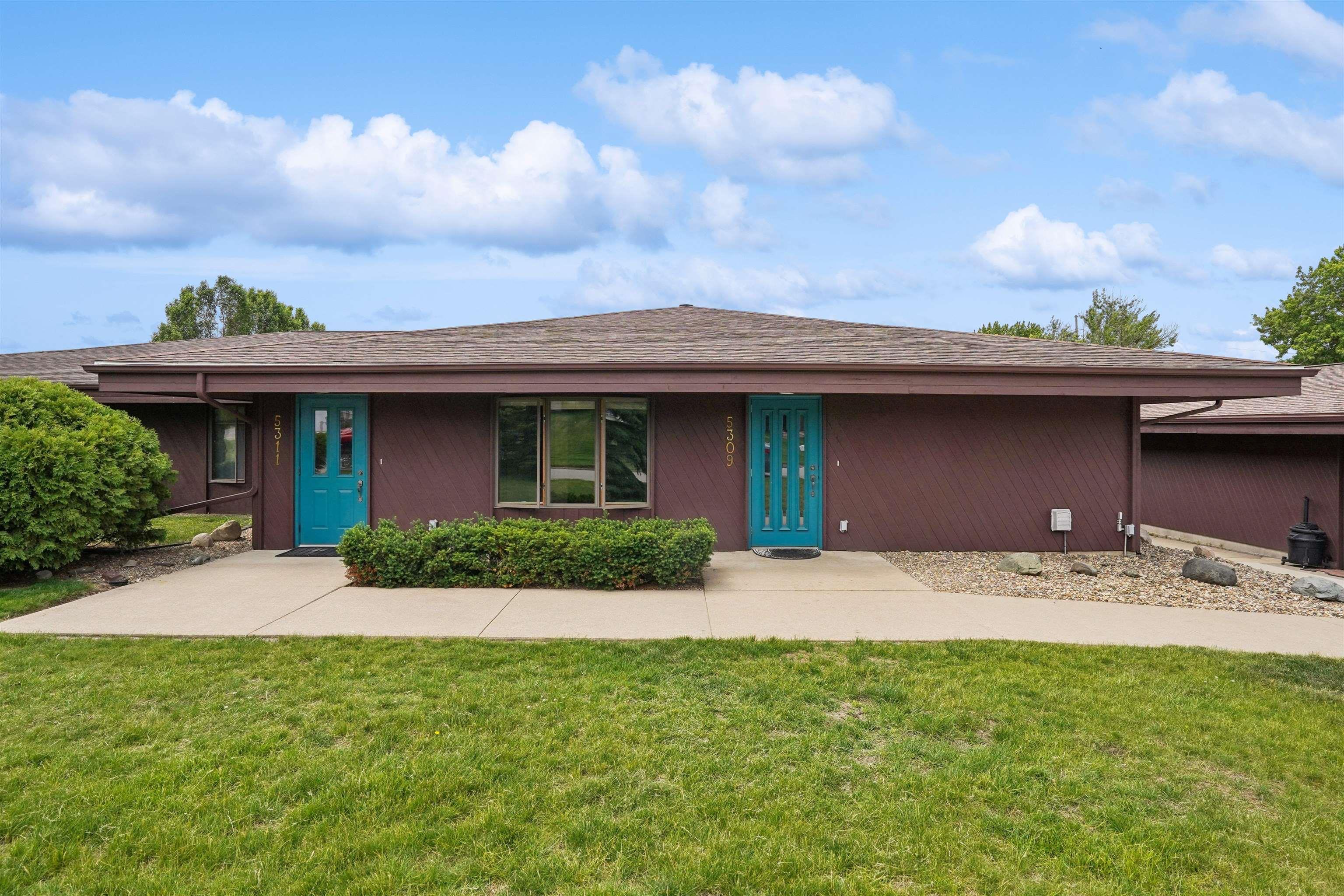 Photo 1 of 46 — 5309-5311 Blue Bonnet Drive 5309-5311 / 3216, Waterloo, IA 50702