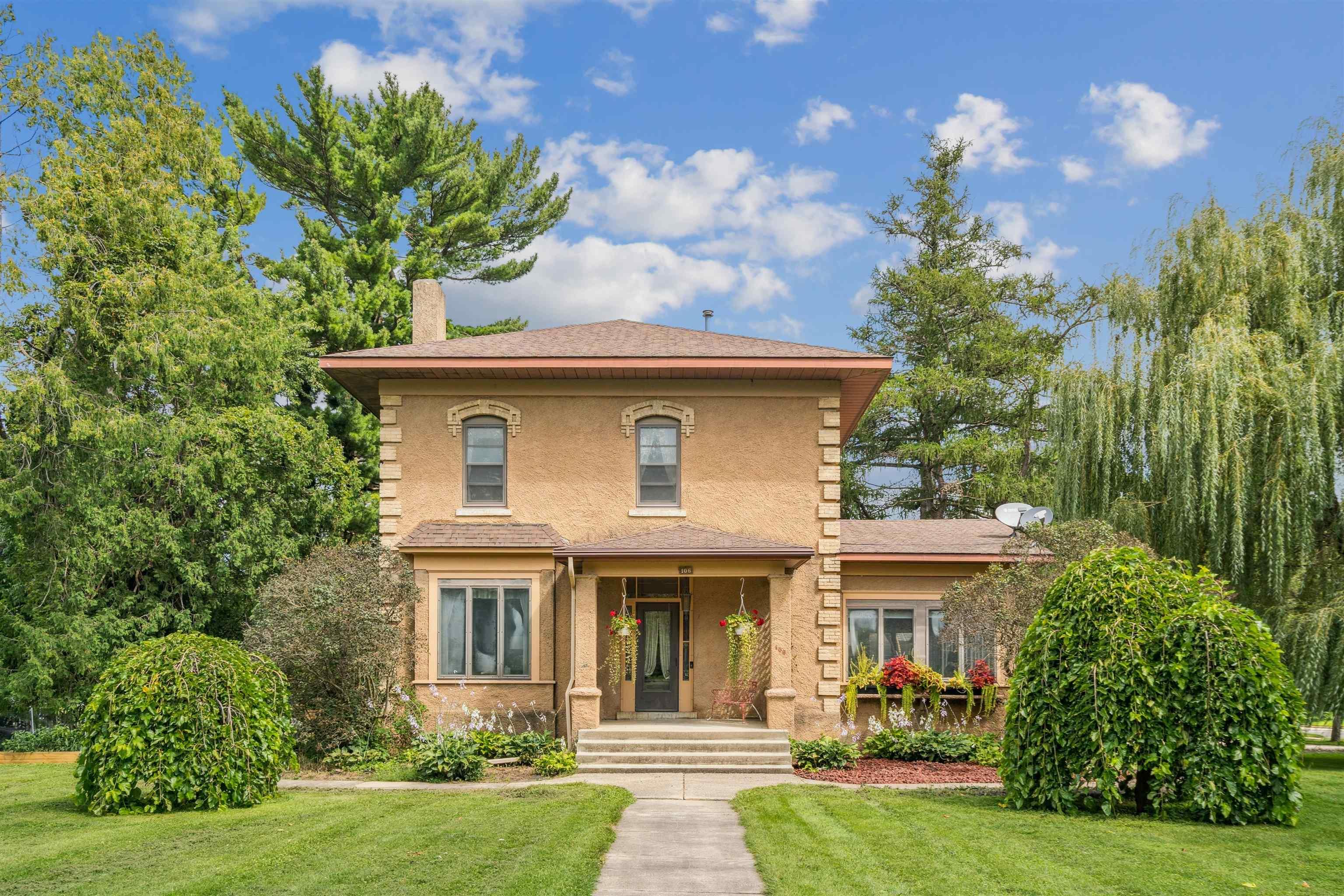 Photo 1 of 37 — 106 W 6th Avenue, Cresco, IA 52136
