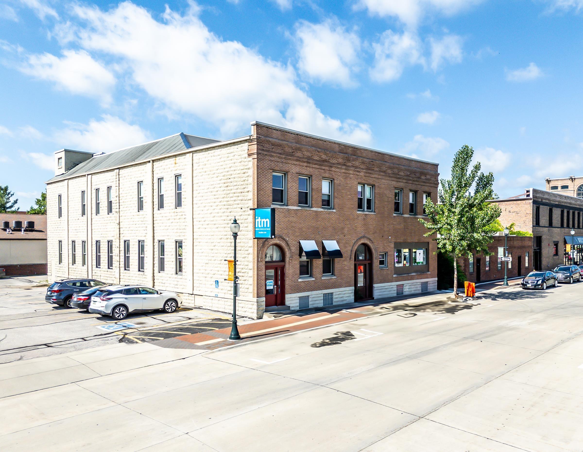 Photo 1 of 34 — 119 E 4Th Street 200, Cedar Falls, IA 50613