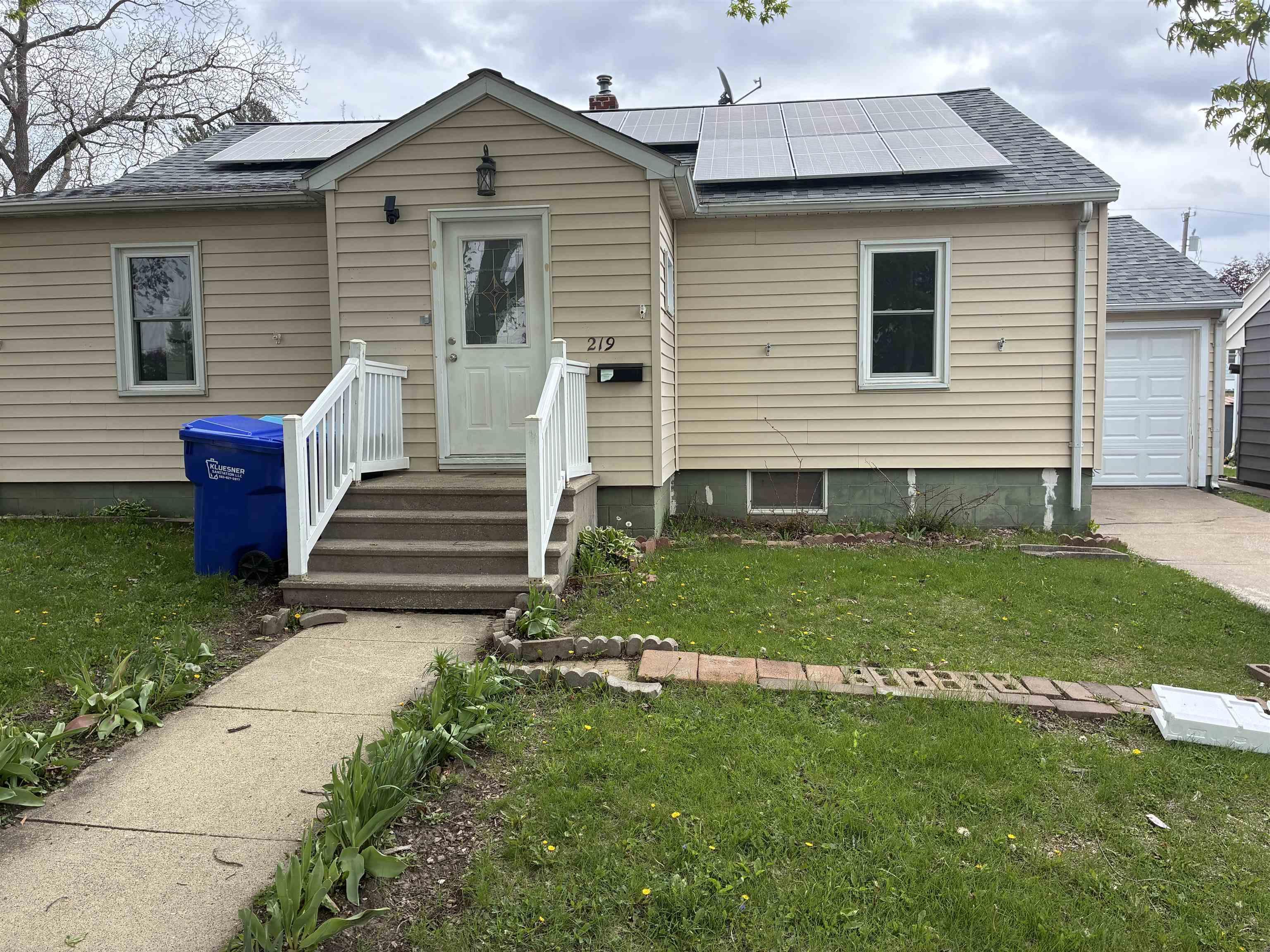 Photo 1 of 11 — 219 SE 6th Avenue, Oelwein, IA 50662