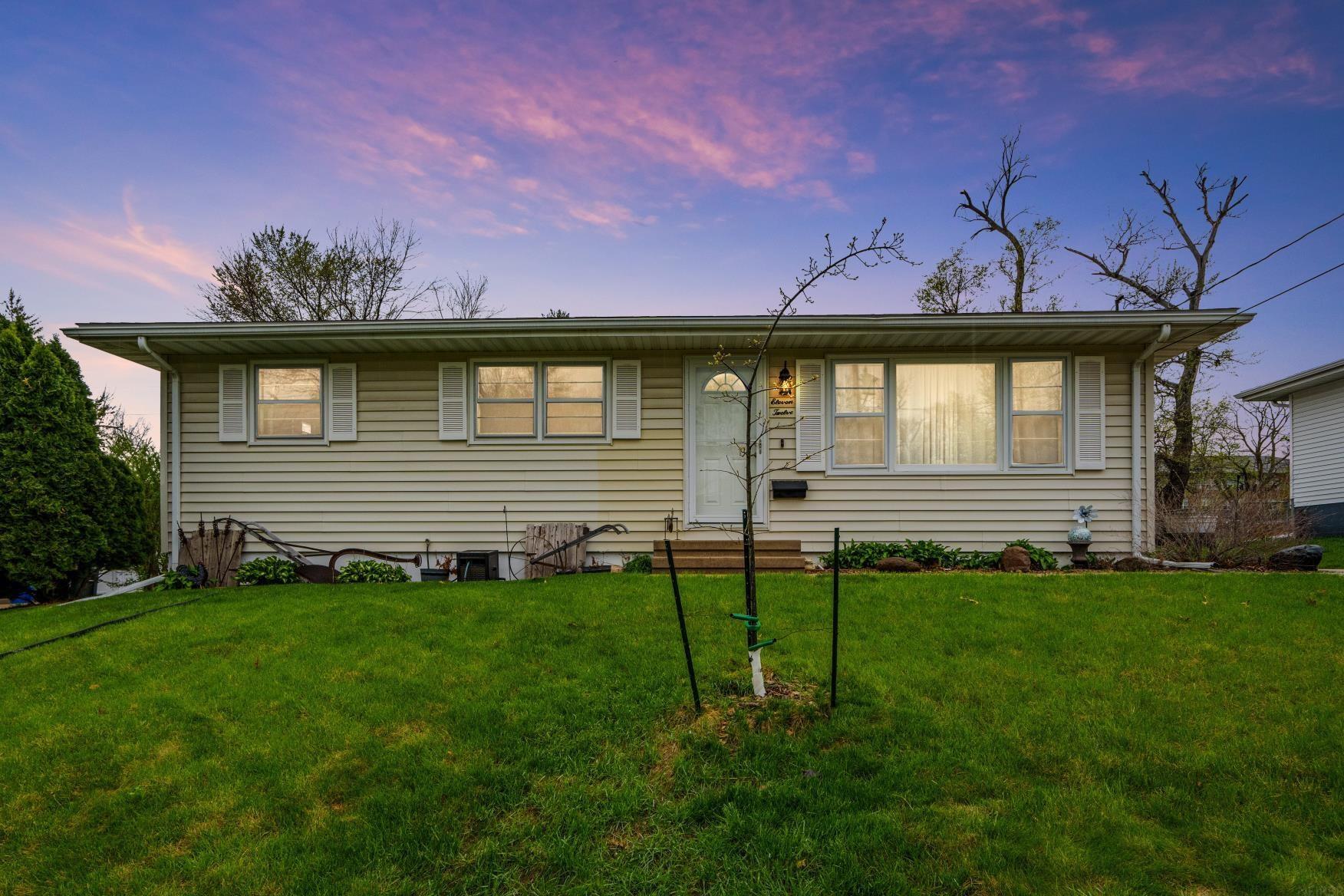 Cedar Rapids, Iowa 52405, United States, 3 Bedrooms Bedrooms, ,2 BathroomsBathrooms,Residential,Pending,115652