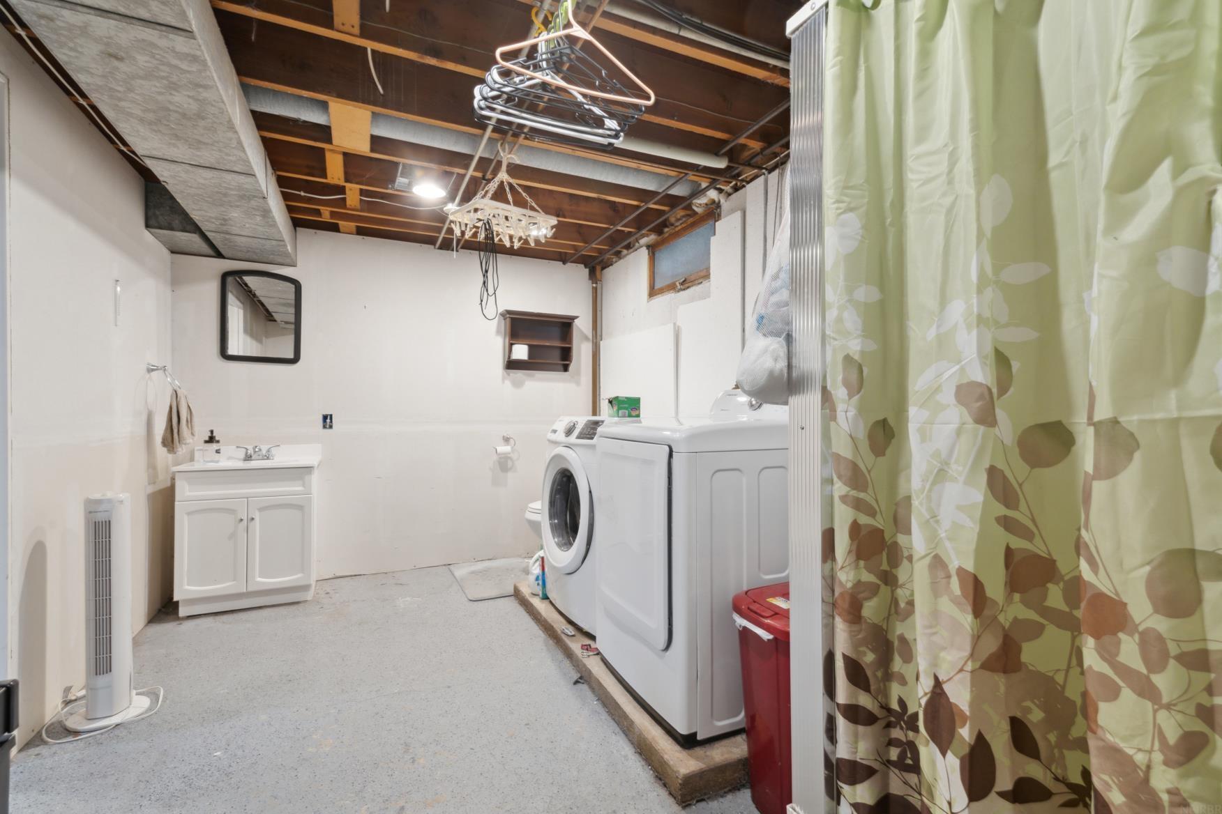 Cedar Rapids, Iowa 52405, United States, 3 Bedrooms Bedrooms, ,2 BathroomsBathrooms,Residential,Pending,115652