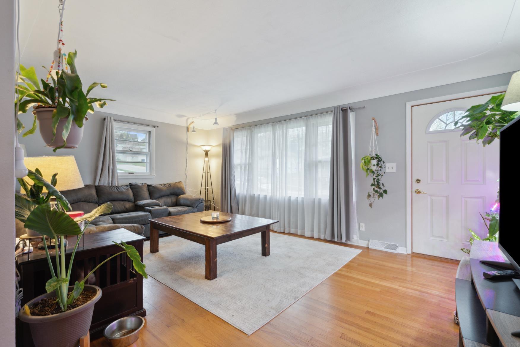 Cedar Rapids, Iowa 52405, United States, 3 Bedrooms Bedrooms, ,2 BathroomsBathrooms,Residential,Pending,115652