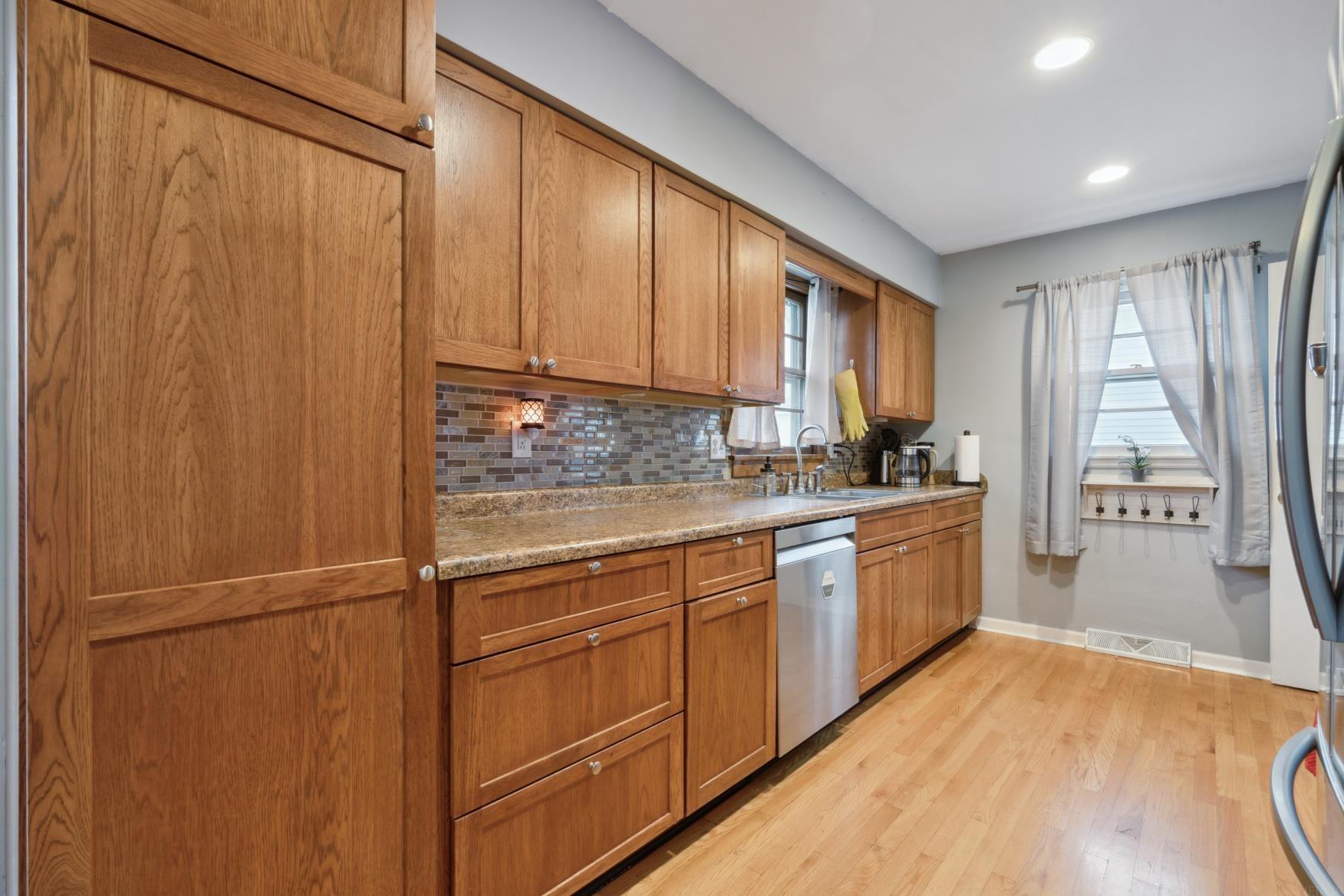 Cedar Rapids, Iowa 52405, United States, 3 Bedrooms Bedrooms, ,2 BathroomsBathrooms,Residential,Pending,115652