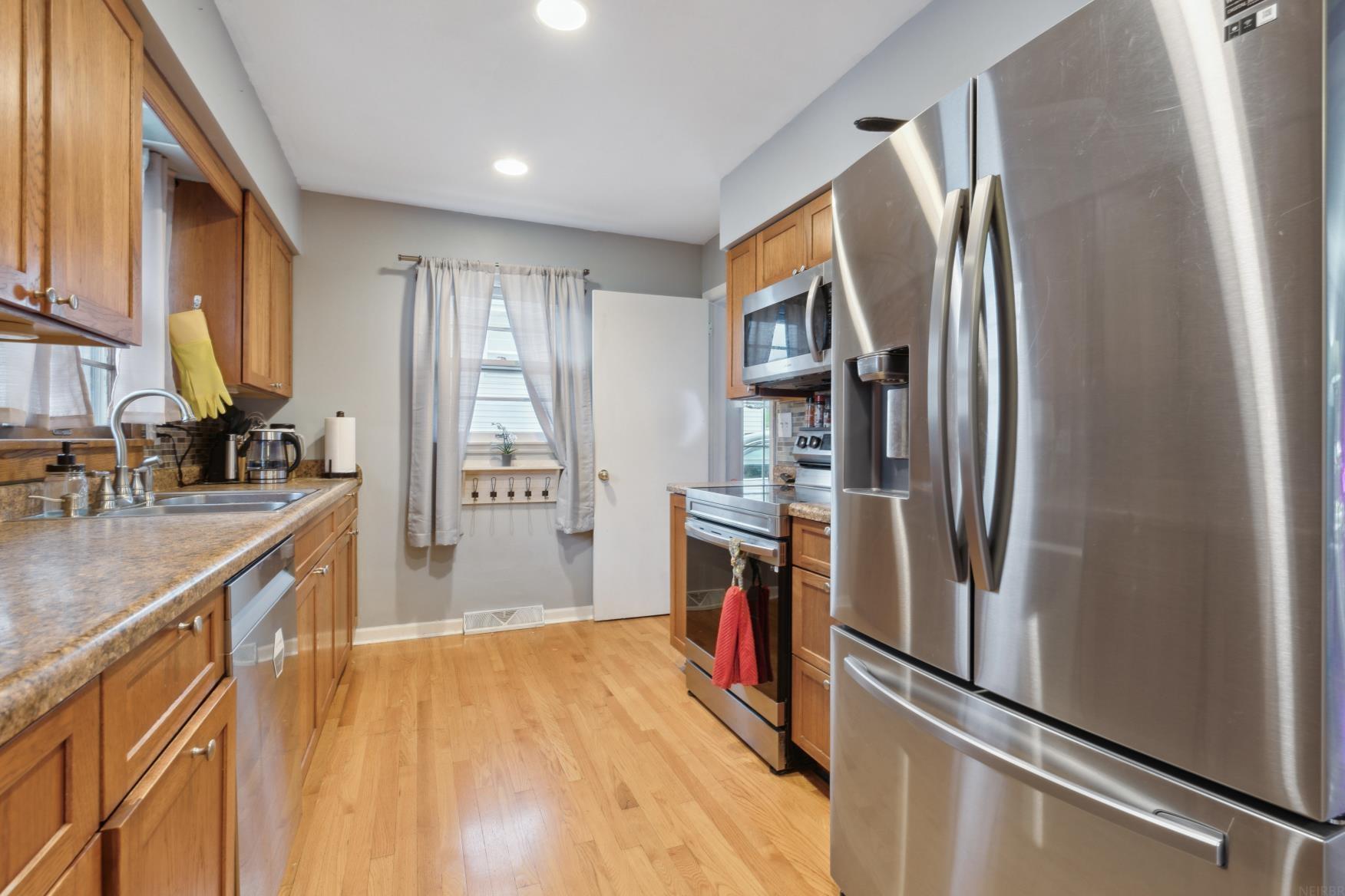 Cedar Rapids, Iowa 52405, United States, 3 Bedrooms Bedrooms, ,2 BathroomsBathrooms,Residential,Pending,115652